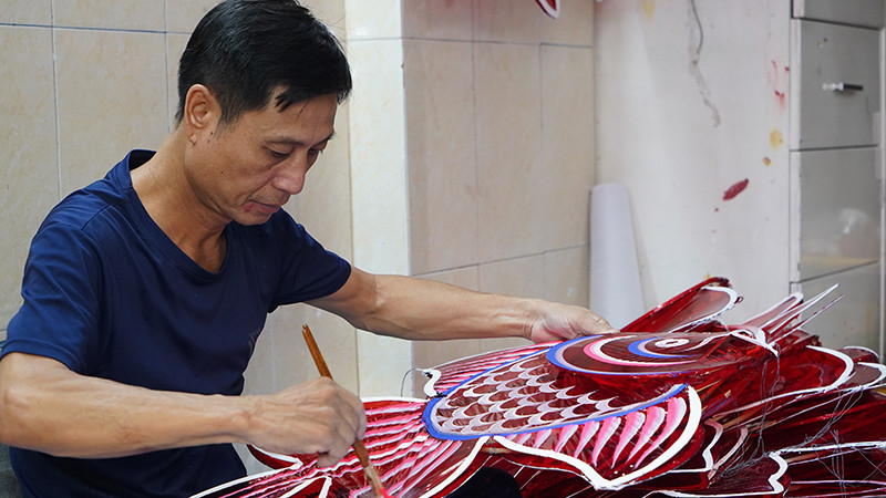 [Ảnh] Làng nghề lồng đèn truyền thống Phú Bình nhộn nhịp mùa Trung thu ảnh 3