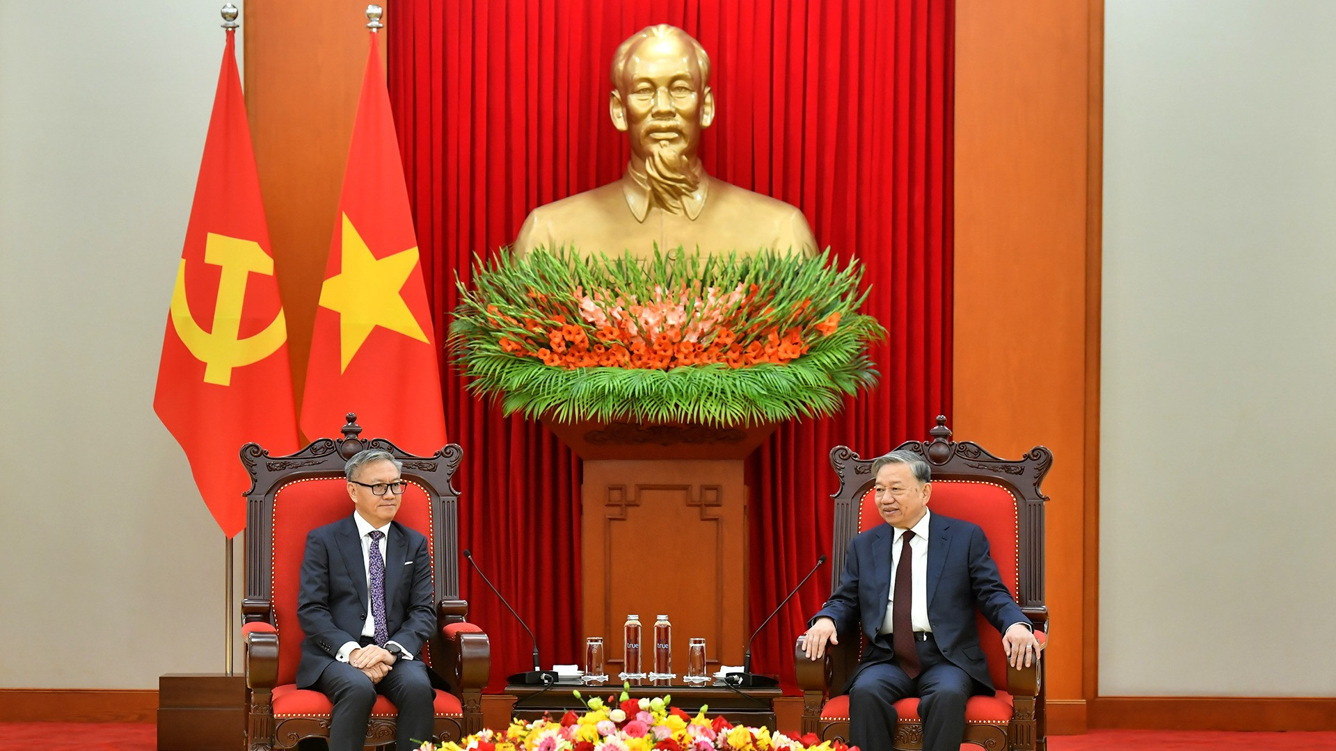 Tổng Bí thư Tô Lâm tiếp đồng chí Thongsavanh Phomvihane, Ủy viên Trung ương Đảng Nhân dân Cách mạng Lào, Bộ trưởng Ngoại giao Lào.
