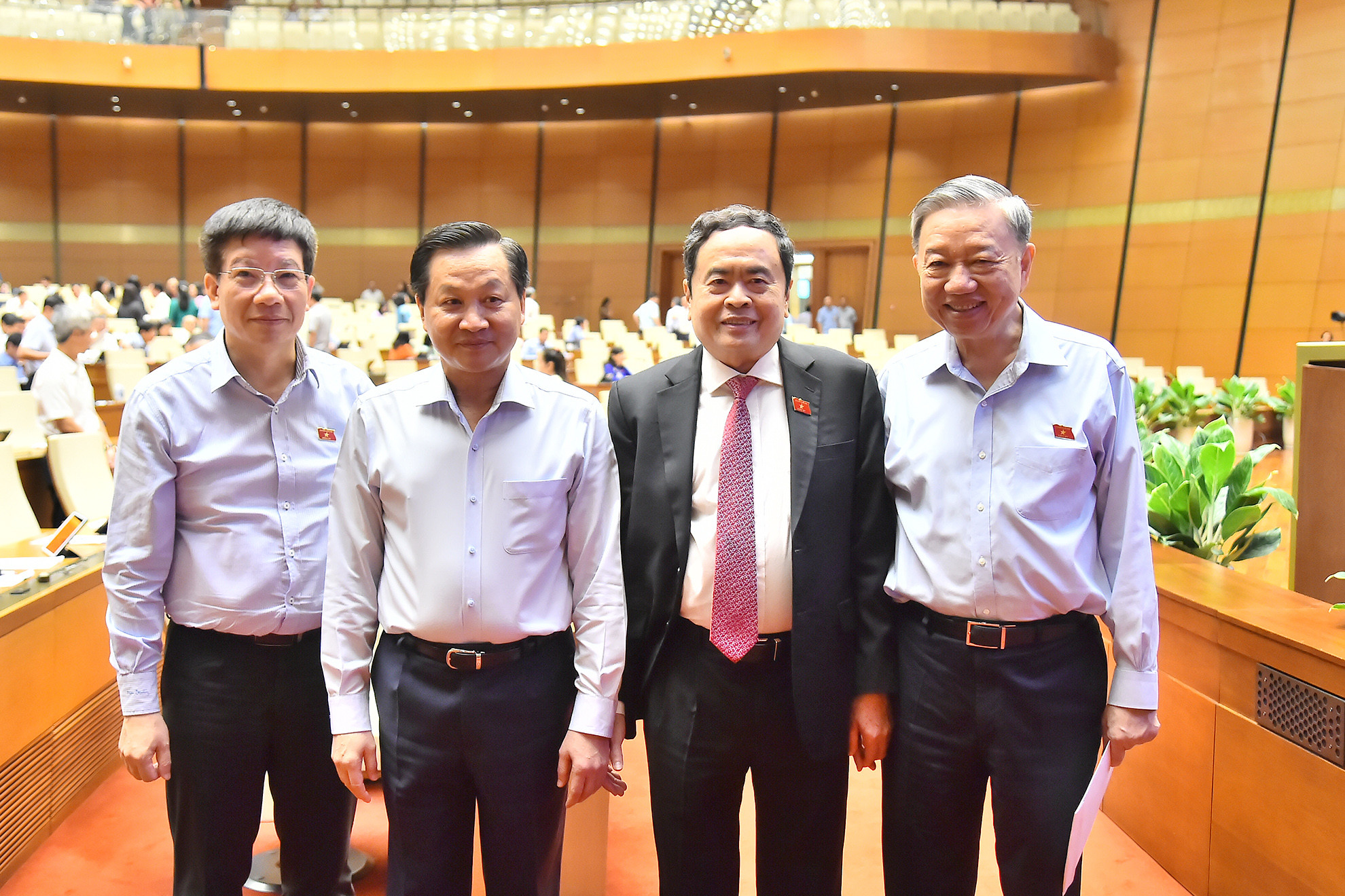 Chủ tịch nước Tô Lâm, Chủ tịch Quốc hội Trần Thanh Mẫn, Phó Thủ tướng Chính phủ Lê Minh Khái và đại biểu Quốc hội tại phiên thảo luận.