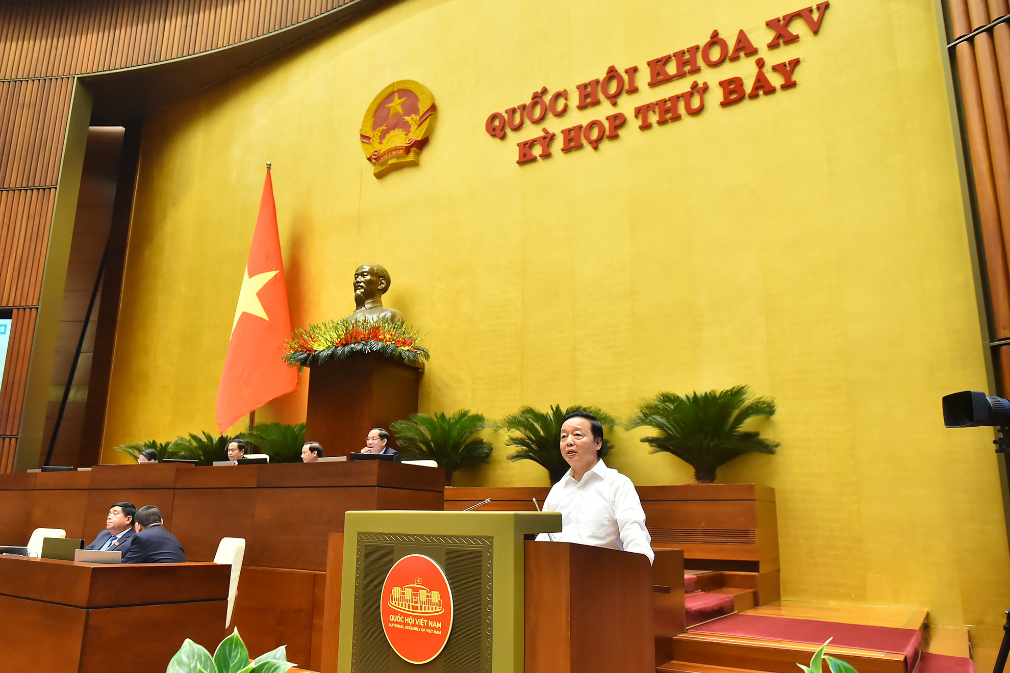 Phó Thủ tướng Chính phủ Trần Hồng Hà phát biểu giải trình, làm rõ một số vấn đề đại biểu Quốc hội nêu.