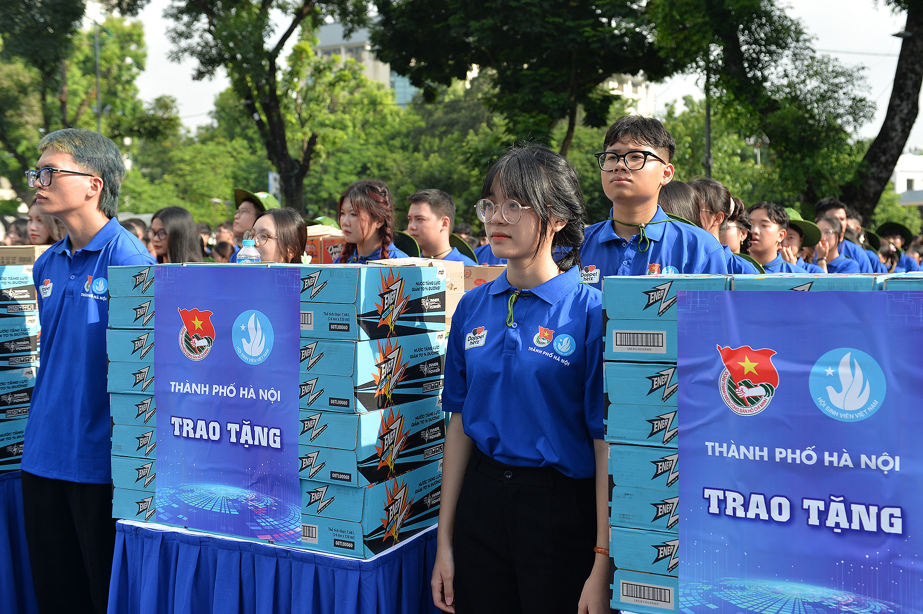 Các đội hình được Thành đoàn, Hội Sinh viên Thành phố Hà Nội trang bị nhiều vật dụng, nhu yếu phẩm phục vụ hoạt động tình nguyện. Các đội hình được Thành đoàn, Hội Sinh viên Thành phố Hà Nội trang bị nhiều vật dụng, nhu yếu phẩm phục vụ hoạt động tình nguyện.