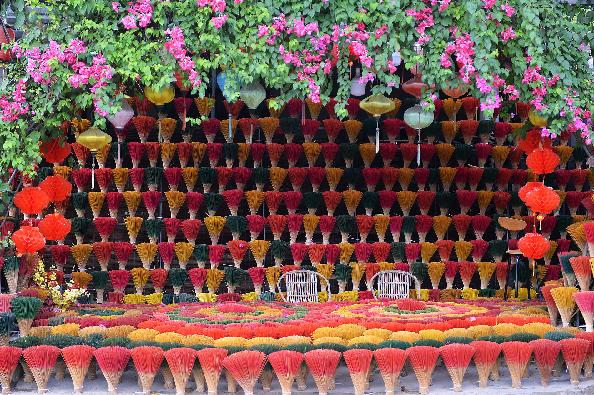 Một góc tham quan, trải nghiệm tại làng nghề 700 năm tuổi.