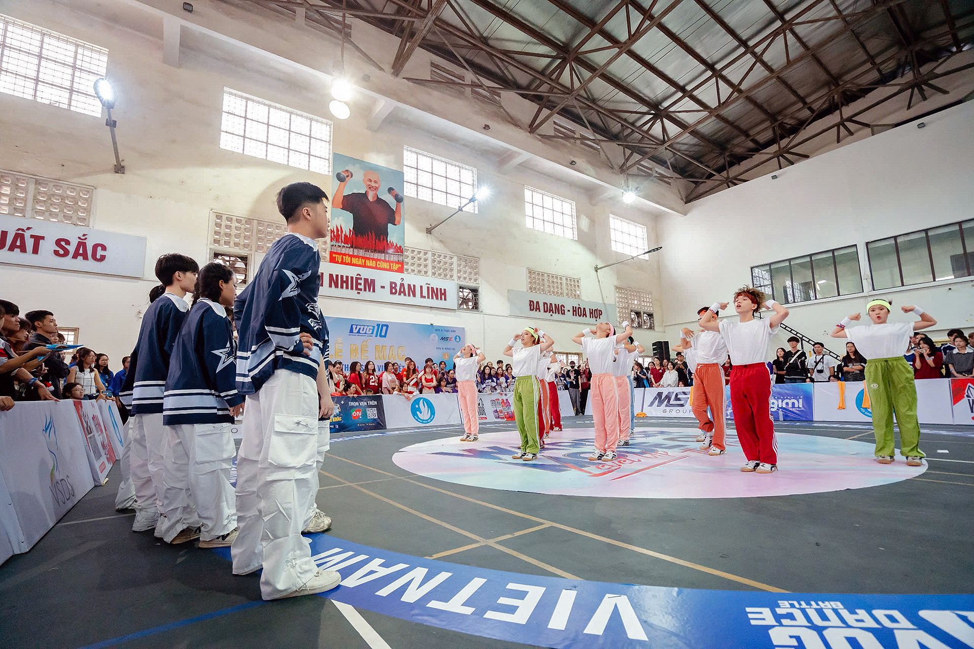 Các trận đấu trong khuôn khổ vòng chung kết của môn nhảy đối kháng tại VUG 10 - năm 2024 khởi tranh đồng loạt trên phạm vi cả nước ngay sau lễ khai mạc vào ngày 28/9 vừa qua.