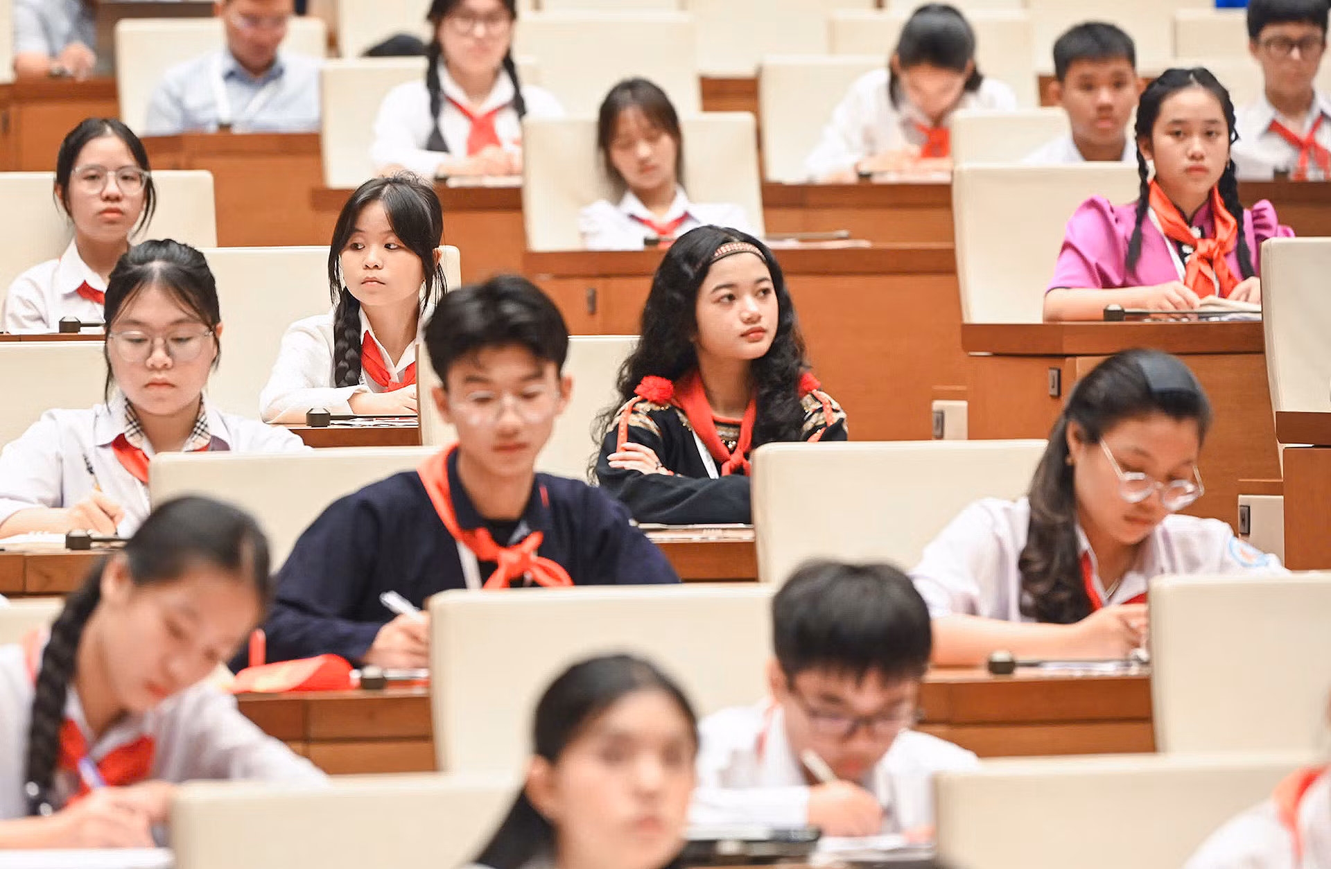 Những "bông hoa nhỏ của núi rừng" tại hội trường Diên Hồng.