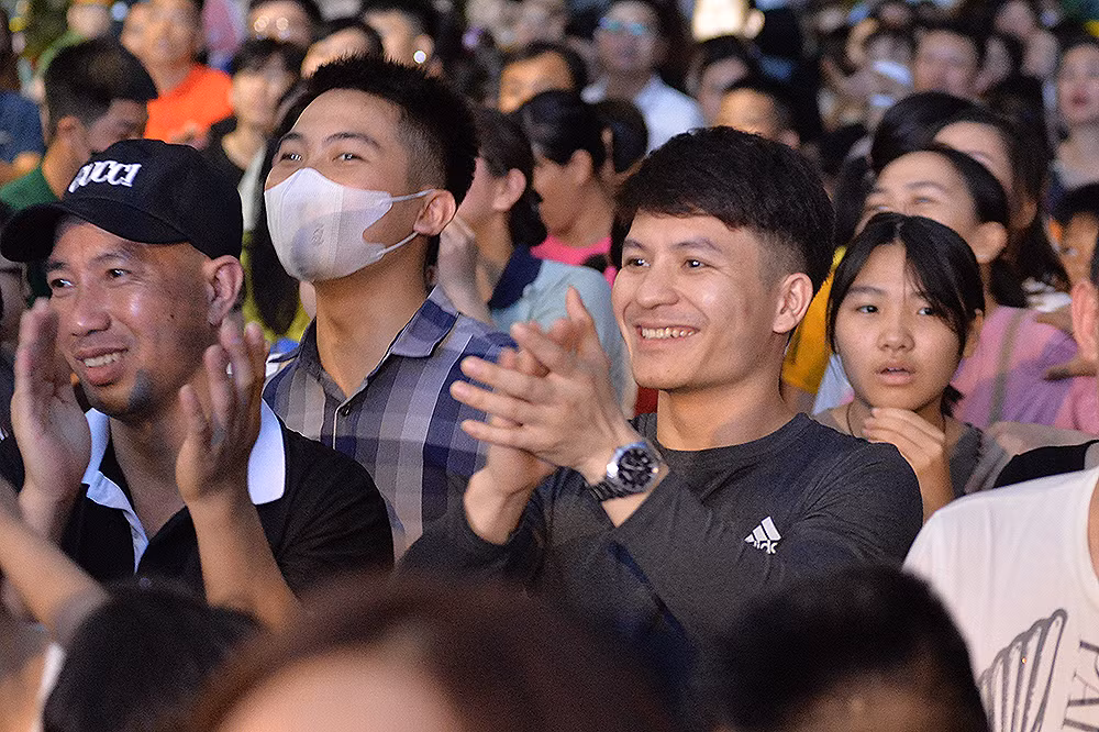 Niềm vui của những nam thanh niên công nhân đến với chương trình.