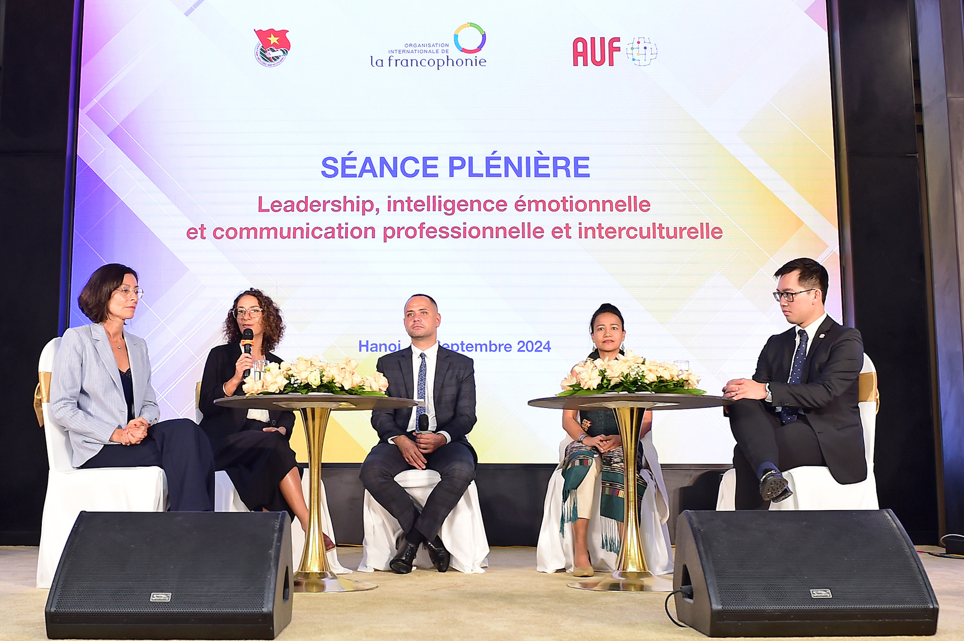 Ngay sau đó, đại biểu Diễn đàn đã bước vào các phiên làm việc theo kế hoạch. Ngay sau đó, đại biểu Diễn đàn đã bước vào các phiên làm việc theo kế hoạch.