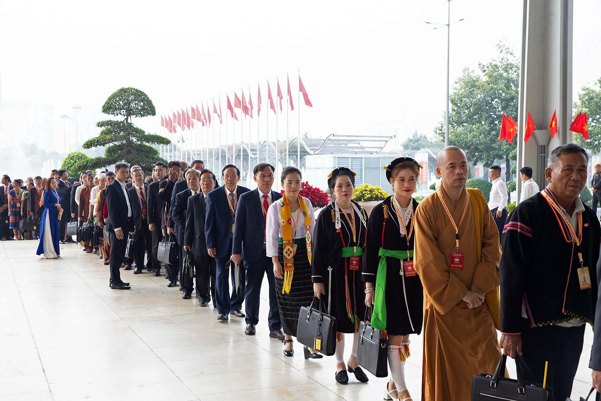 Về dự Đại hội đại biểu toàn quốc Mặt trận Tổ quốc Việt Nam lần thứ X, có 267 đại biểu là người dân tộc thiểu số.