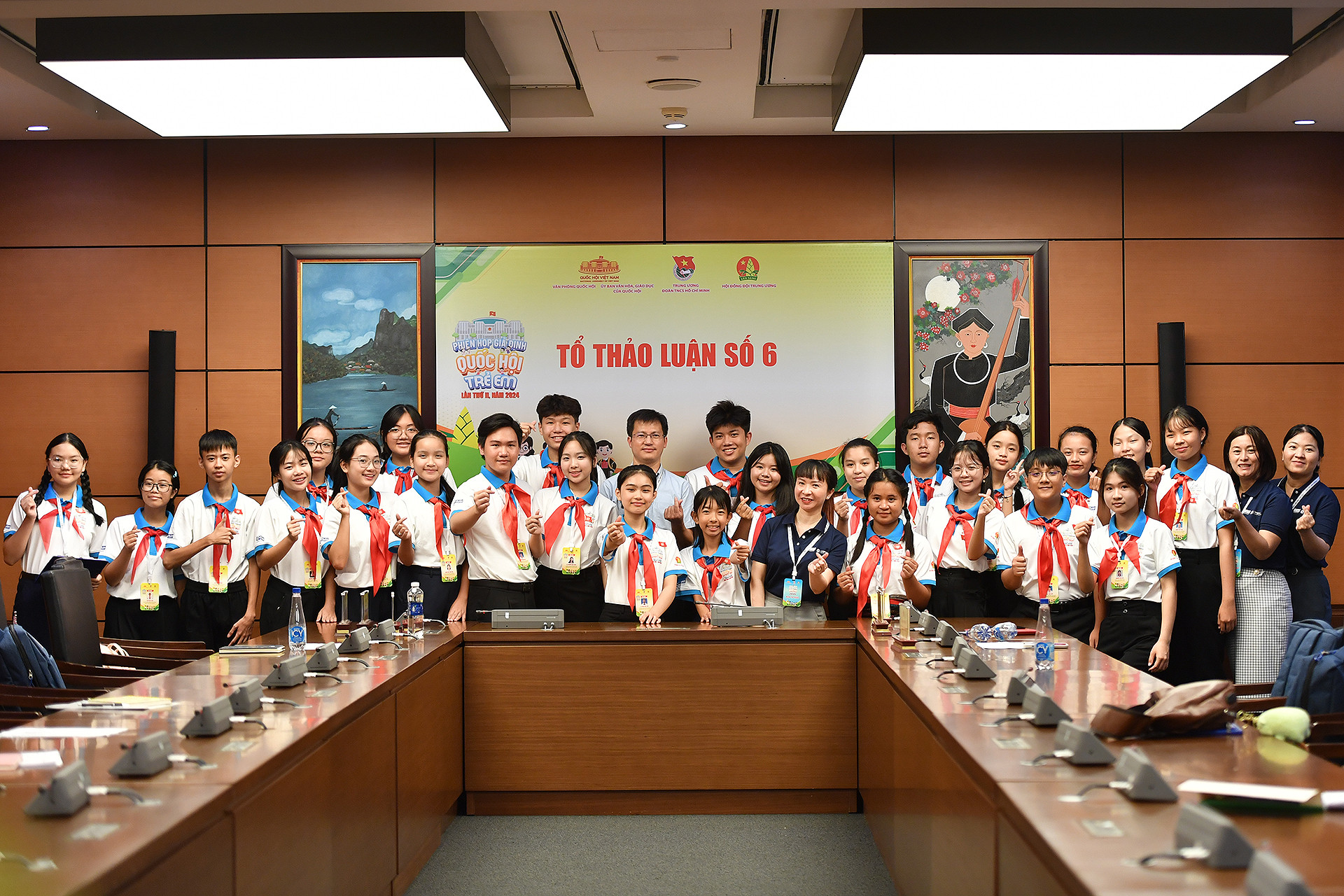 Điều khác biệt lớn nhất của Phiên họp giả định "Quốc hội trẻ em" so với quy trình thảo luận tổ ở Quốc hội có lẽ là việc các đại biểu tập trung lưu lại kỷ niệm sau khi họp.