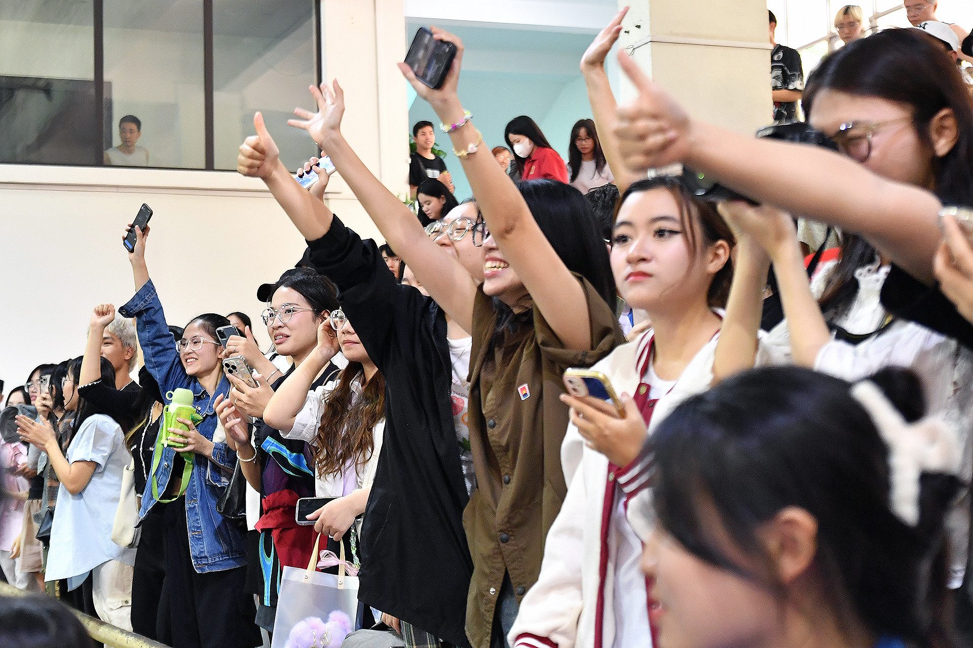 Mỗi trận thi đấu đều thu hút lượng khán giả lớn là sinh viên các cơ sở giáo dục bậc đại học đến ủng hộ đội nhà, bởi đây còn là cơ hội thể hiện "màu cờ sắc áo" của mỗi trường.