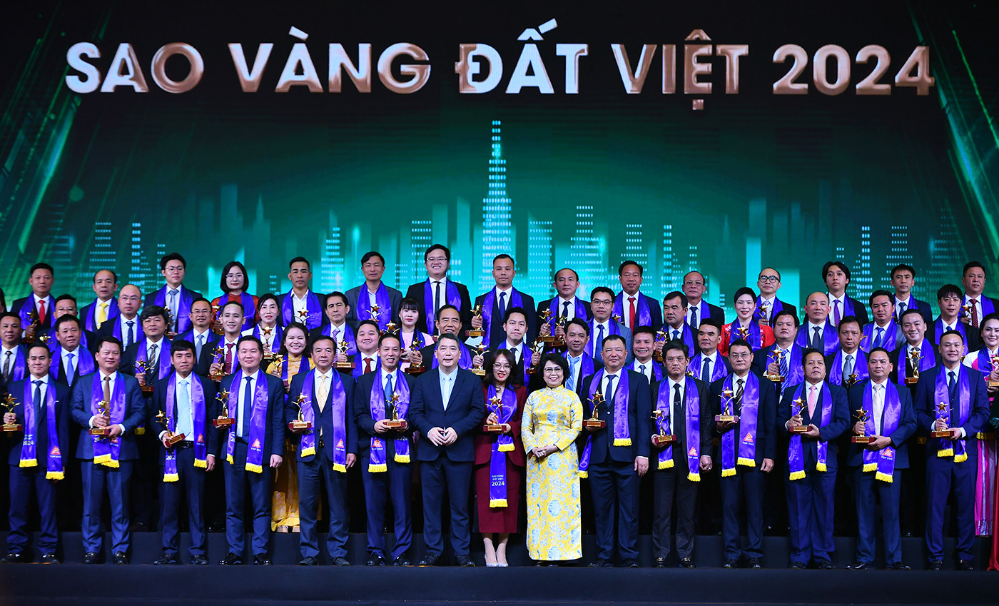 Đại diện các bộ, ban, ngành, đoàn thể trao danh hiệu tốp 200 Sao vàng đất Việt năm 2024. Đại diện các bộ, ban, ngành, đoàn thể trao danh hiệu tốp 200 Sao vàng đất Việt năm 2024.