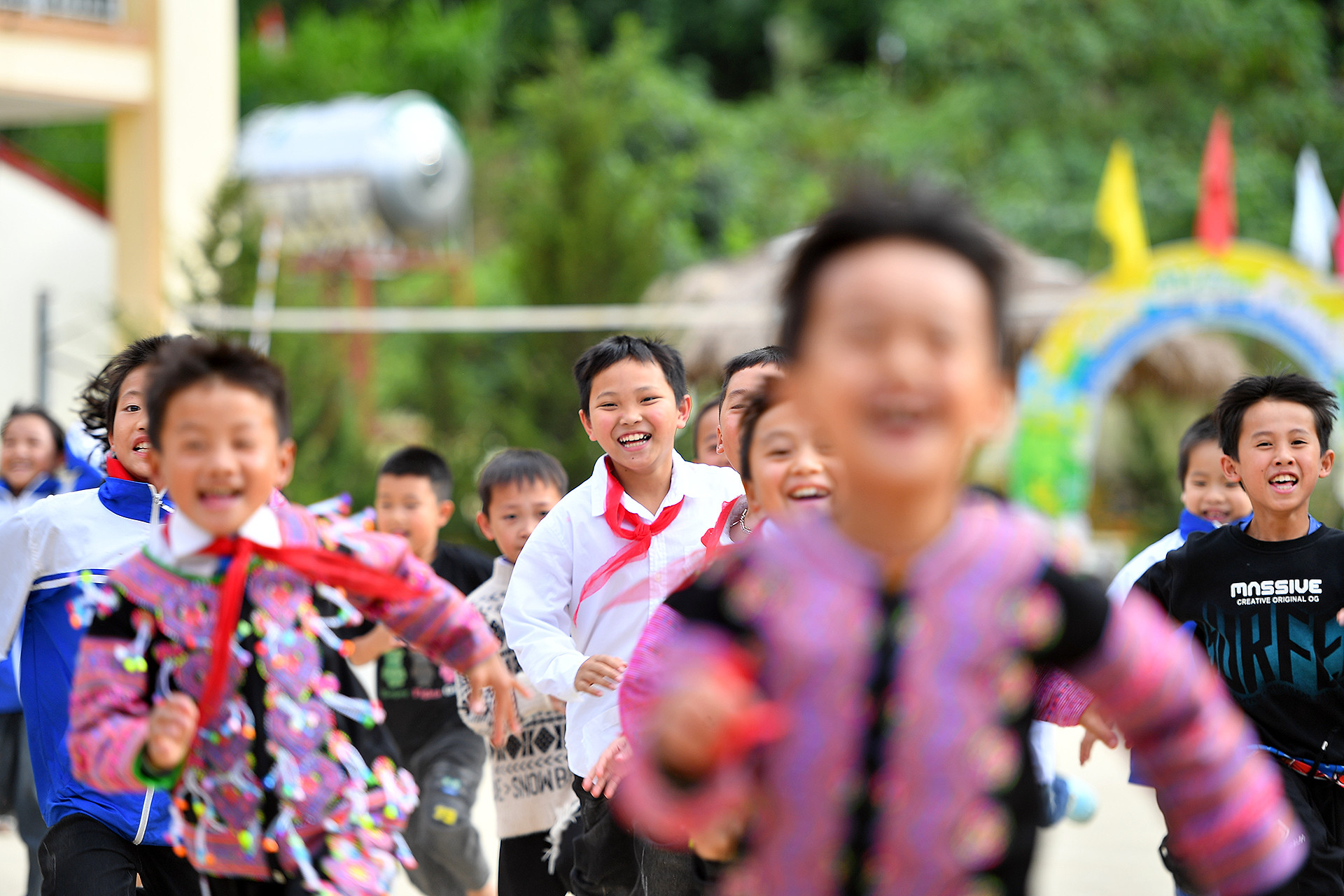 Tiêu biểu, cô Vì Thị Hằng, giáo viên tổng phụ trách Đội, Phó Bí thư Chi đoàn Trường Tiểu học Lóng Luông đã nghiên cứu, áp dụng hiệu quả "Giải pháp tạo hứng thú học môn âm nhạc cho học sinh dân tộc thiểu số lớp 3, lớp 5", được Hội đồng sáng kiến huyện Vân Hồ ghi nhận, đánh giá cao.