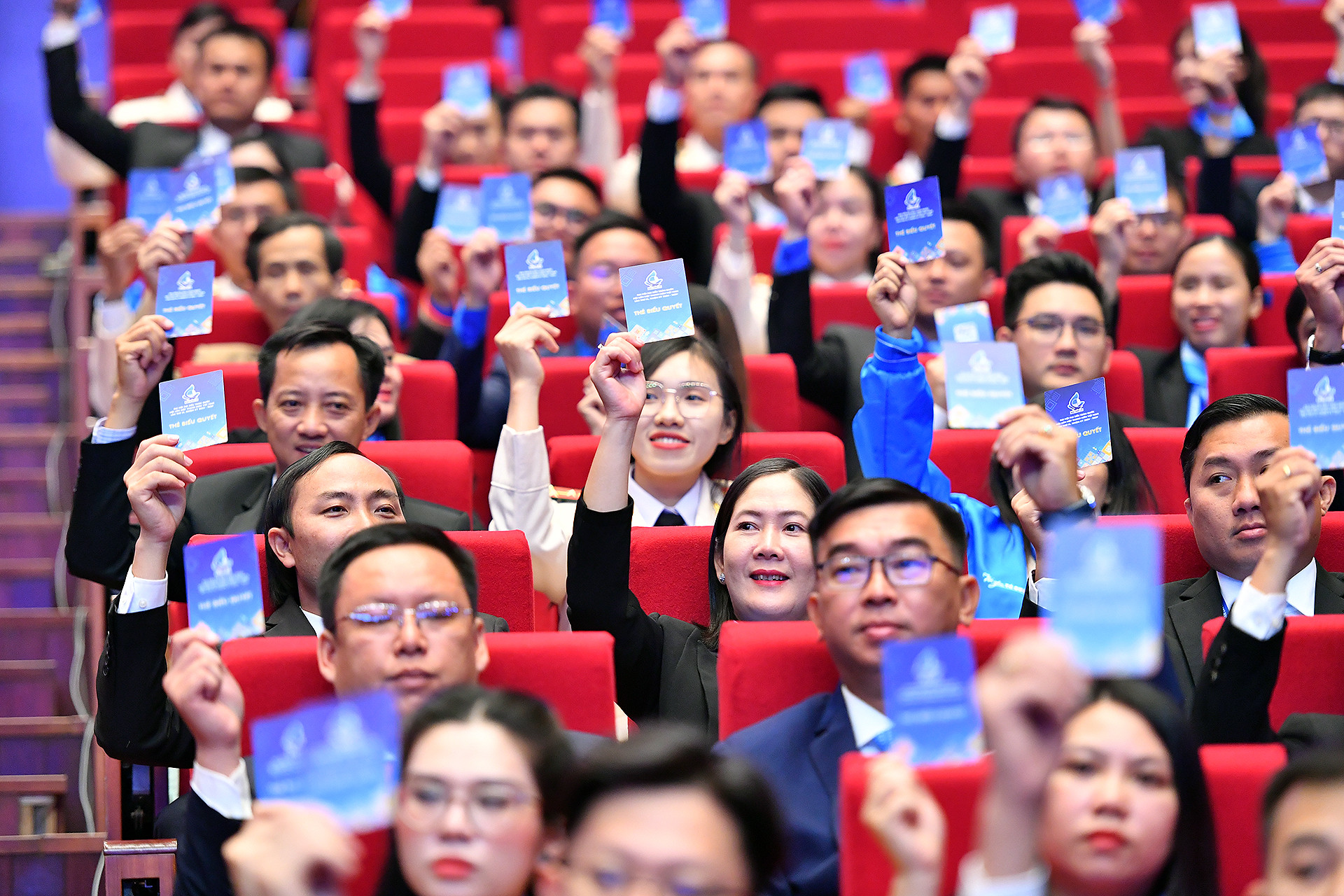 Các đại biểu hiệp thương chọn cử Đoàn Chủ tịch, Đoàn Thư ký Đại hội.