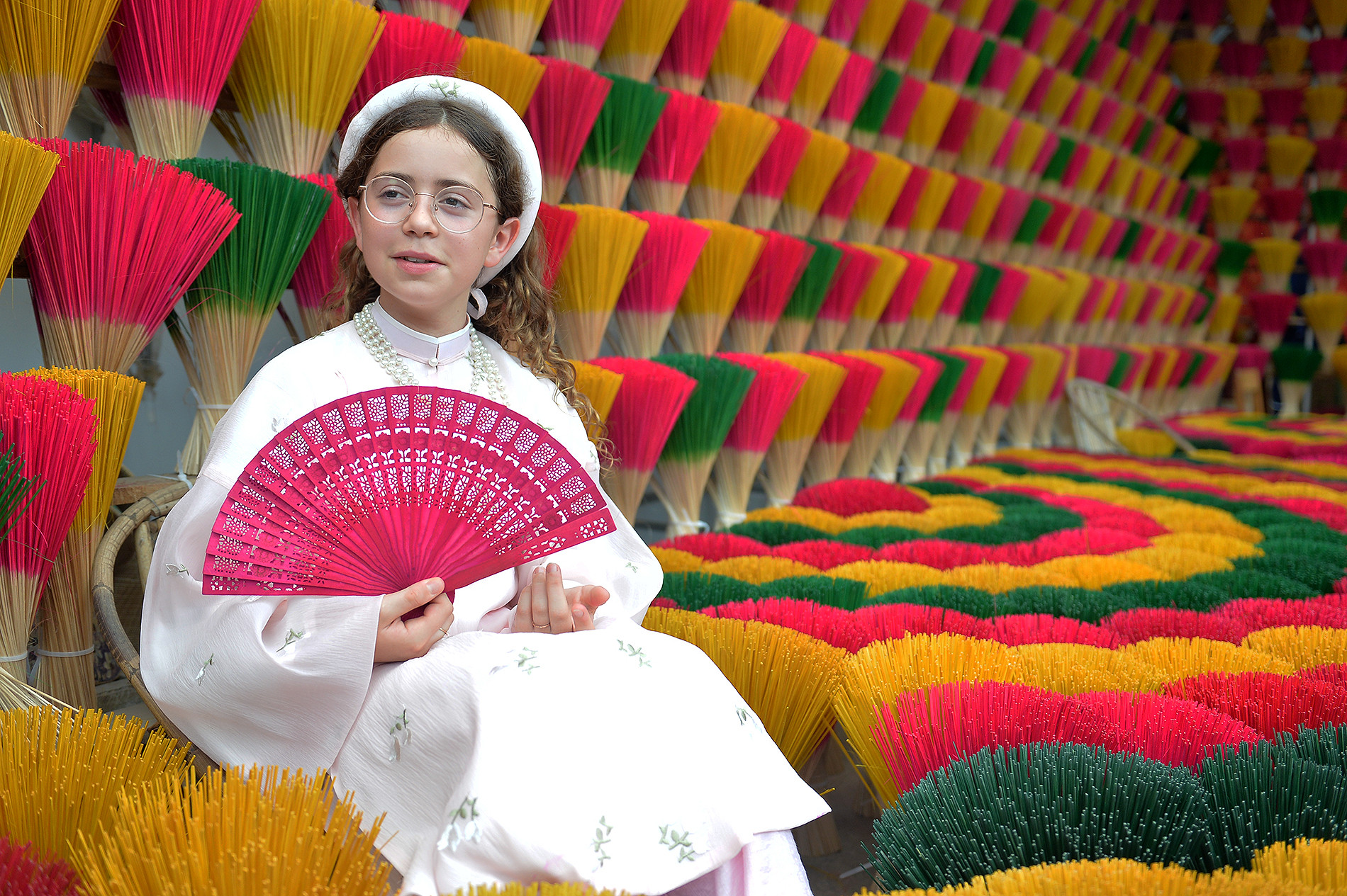 Áo dài truyền thống và cổ phục cung đình là những lựa chọn hàng đầu của khách thập phương khi đến Thủy Xuân.