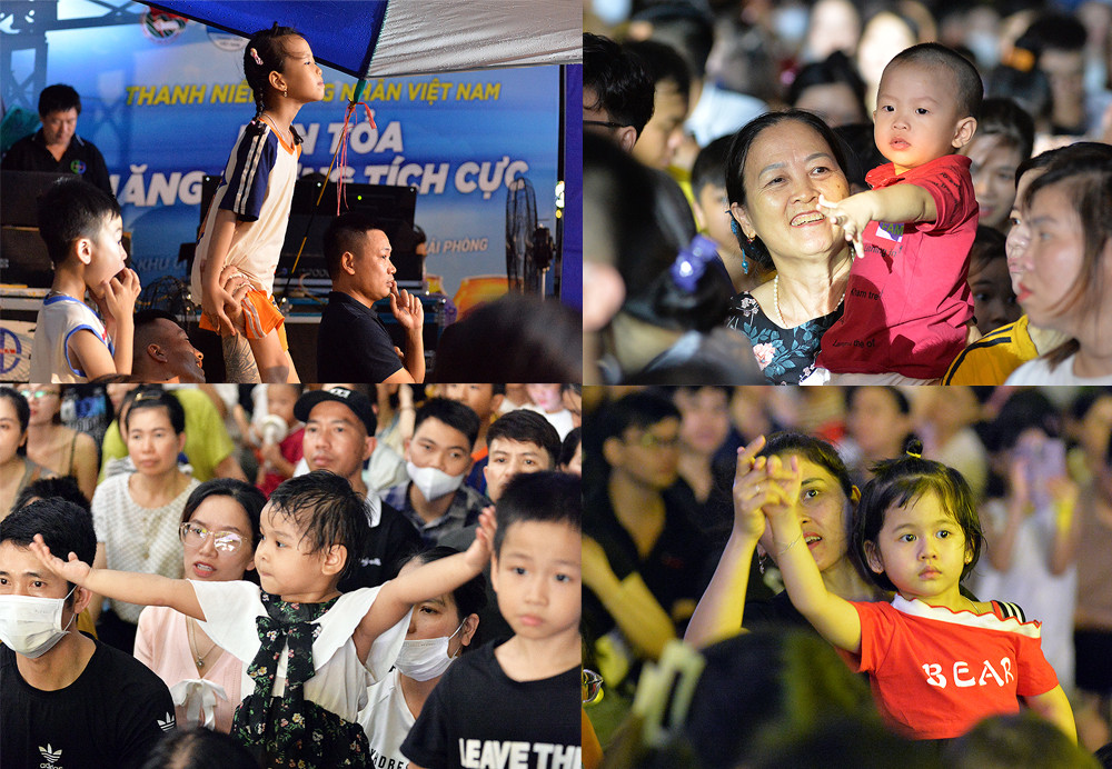 Nhiều người dân địa phương và thanh niên công nhân đưa các thành viên "nhí" của gia đình đến tham gia Đêm nhạc hội.