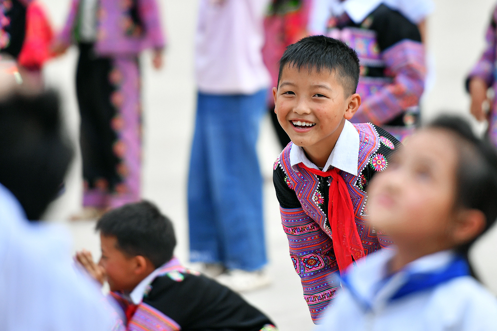 Thời điểm sau năm 2010, Lóng Luông lại nổi lên như một "điểm nóng" về buôn bán, tàng trữ và trung chuyển thuốc phiện của những ông trùm ma túy cộm cán. Đến năm 2018, sau khi lực lượng chức năng đã tiến hành triệt phá tụ điểm mua bán trái phép chất ma túy ở các bản Lũng Xá và Tà Dê, tình hình an ninh trật tự của Lóng Luông đã cơ bản được bảo đảm trở lại.