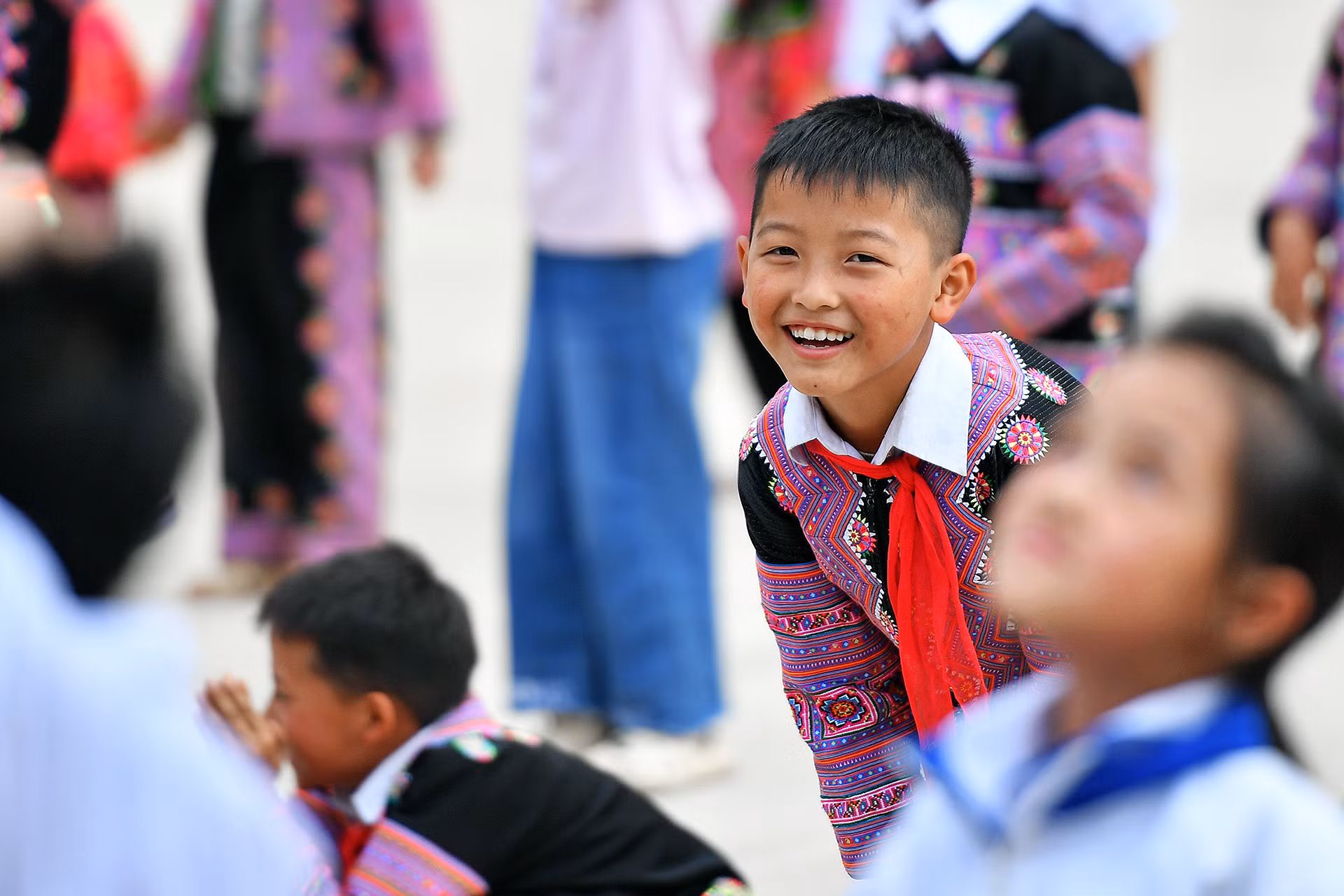 Thời điểm sau năm 2010, Lóng Luông lại nổi lên như một "điểm nóng" về buôn bán, tàng trữ và trung chuyển thuốc phiện của những ông trùm ma túy cộm cán. Đến năm 2018, sau khi lực lượng chức năng đã tiến hành triệt phá tụ điểm mua bán trái phép chất ma túy ở các bản Lũng Xá và Tà Dê, tình hình an ninh trật tự của Lóng Luông đã cơ bản được bảo đảm trở lại.