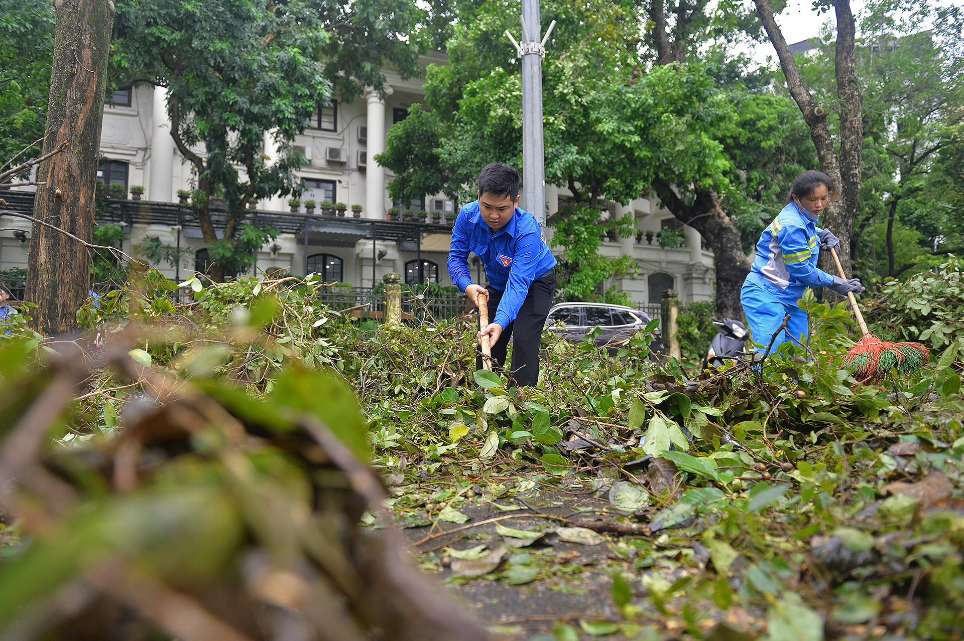 Mỗi ngày, các lực lượng tình nguyện sẽ chia thành 2 ca: sáng từ 7 giờ 30 phút đến 11 giờ 30 phút, chiều từ 13 giờ 30 phút đến 17 giờ.