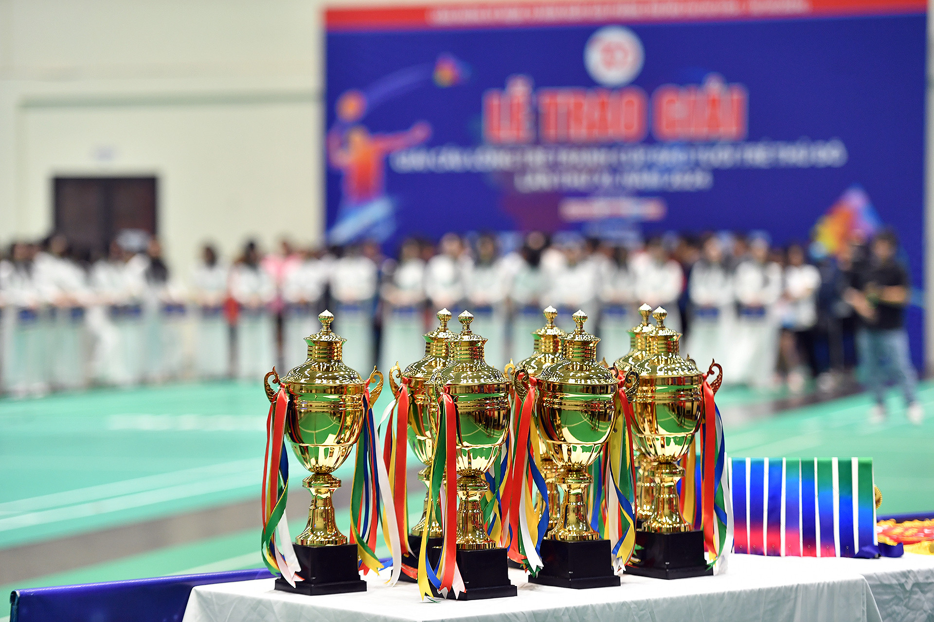 Các phần thưởng của mùa giải năm nay có tổng giá trị hơn 400 triệu đồng. Đặc biệt, Ban tổ chức sẽ trao 4 chiếc xe máy điện tặng các vận động viên giành giải Nhất ở những nội dung đôi nam-nữ hệ nâng cao, hệ phong trào từ 18 tuổi trở xuống, hệ phong trào từ 19-26 tuổi, hệ cán bộ, giáo viên; đồng thời, trao 2 xe máy điện tặng các vận động viên, cổ động viên bốc thăm trúng thưởng. Các phần thưởng của mùa giải năm nay có tổng giá trị hơn 400 triệu đồng. Đặc biệt, Ban tổ chức sẽ trao 4 chiếc xe máy điện tặng các vận động viên giành giải Nhất ở những nội dung đôi nam-nữ hệ nâng cao, hệ phong trào từ 18 tuổi trở xuống, hệ phong trào từ 19-26 tuổi, hệ cán bộ, giáo viên; đồng thời, trao 2 xe máy điện tặng các vận động viên, cổ động viên bốc thăm trúng thưởng.