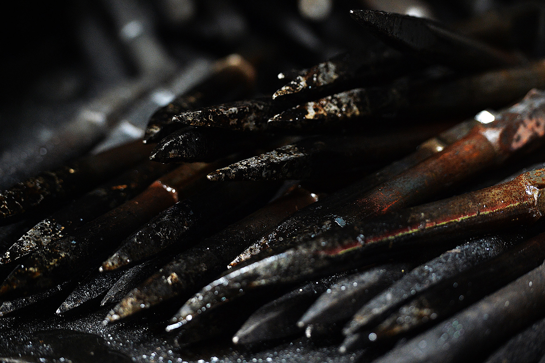 Thành phẩm sau những giờ "mồ hôi mồ kê, lấm lem muội than và bụi kim loại" của ông Hùng.