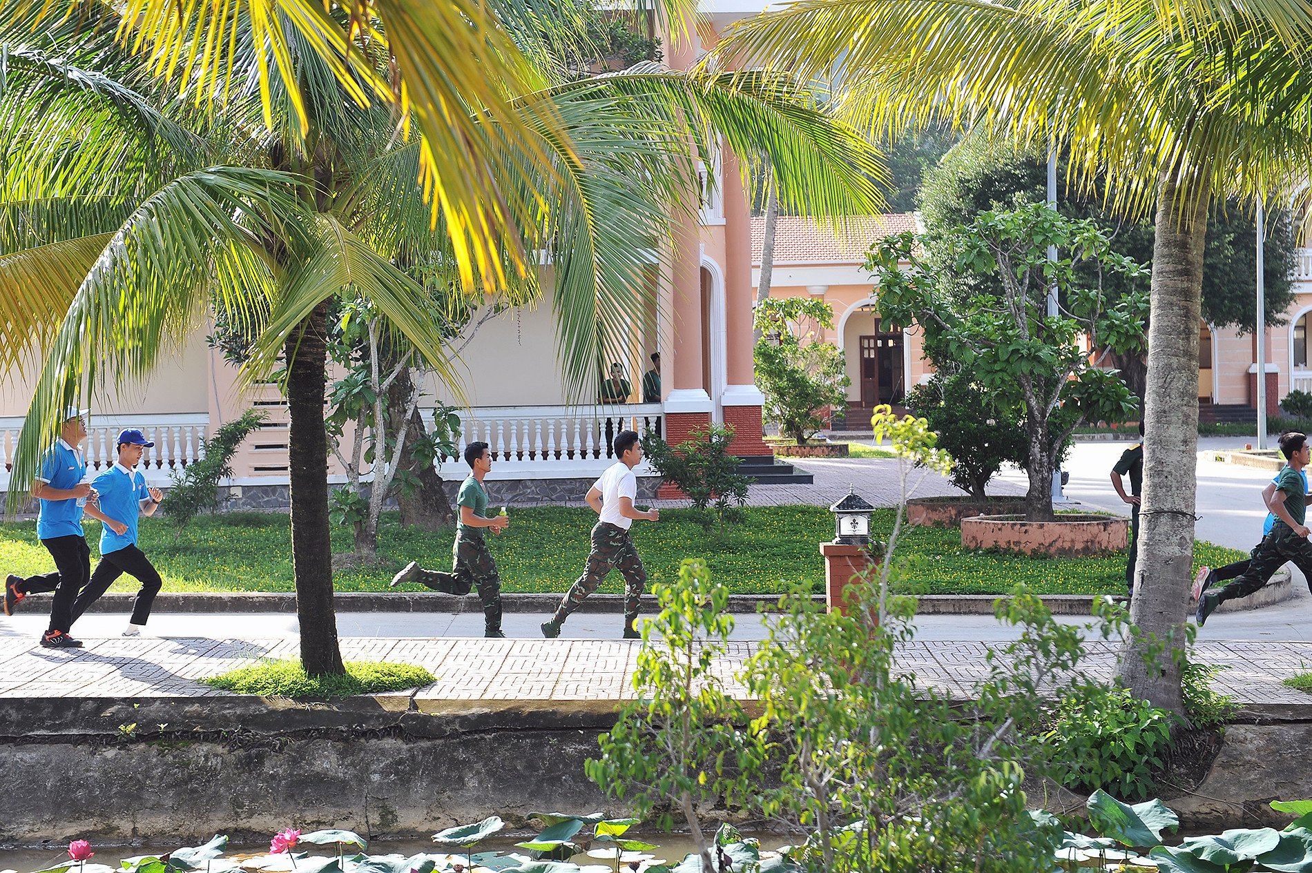 Tham gia VUG Running 2024 còn có nhiều cán bộ, chiến sĩ xã đảo Thổ Châu.