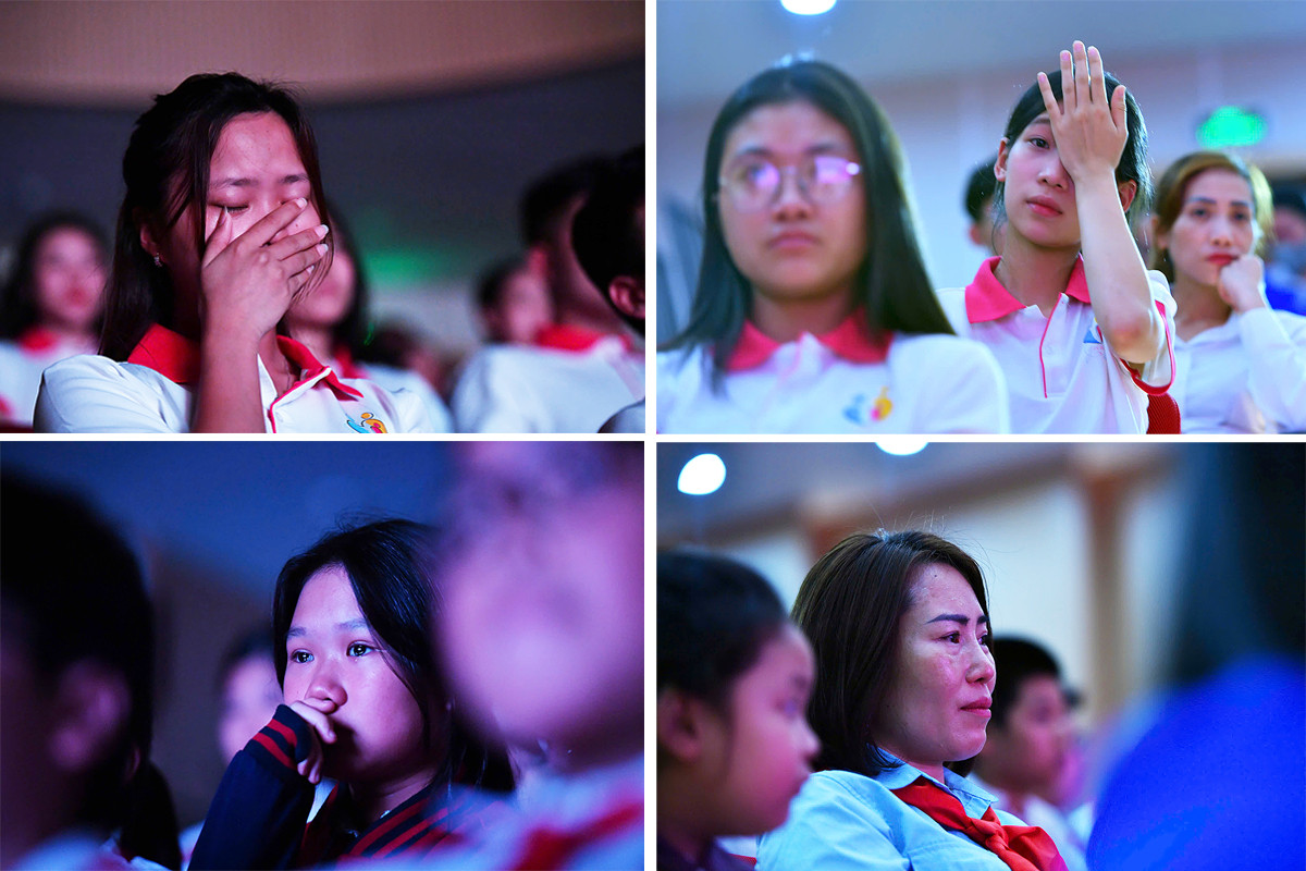 Những câu chuyện về tấm lòng hiếu thảo, nỗ lực vượt khó của các đại biểu khiến nhiều người có mặt tại Liên hoan không cầm được nước mắt.