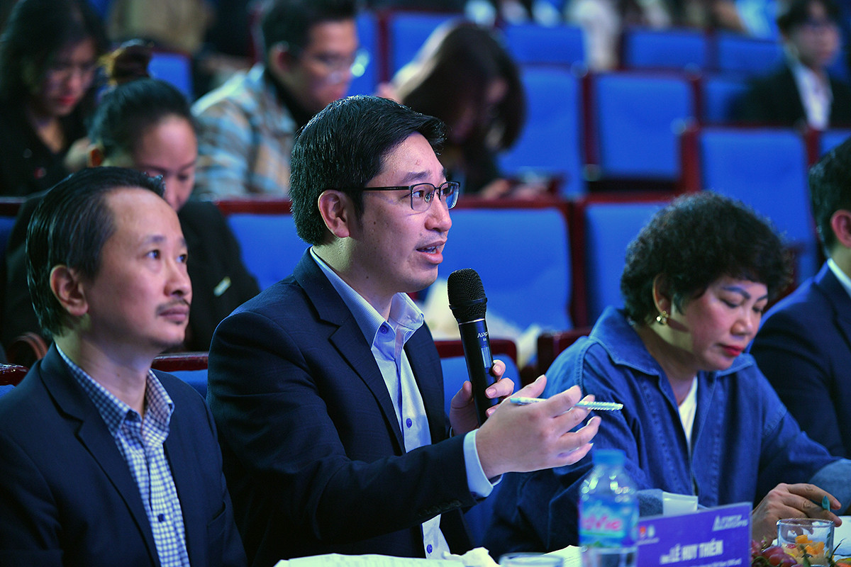 Ban Giám khảo đặt câu hỏi cho các thí sinh tại vòng chung kết Cuộc thi.