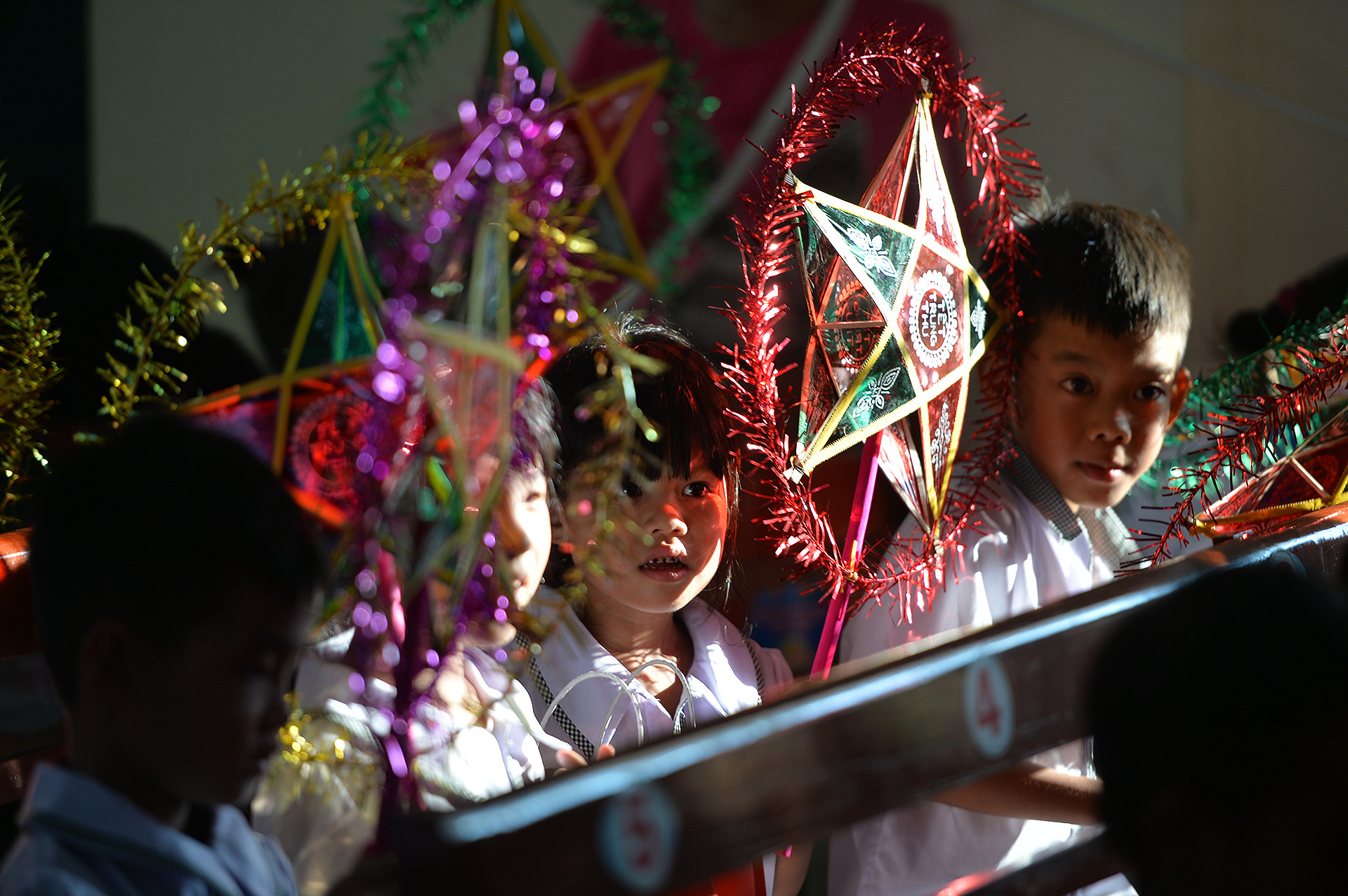 Các em vừa trải qua một khoảng thời gian khó khăn với nhiều ký ức không vui.