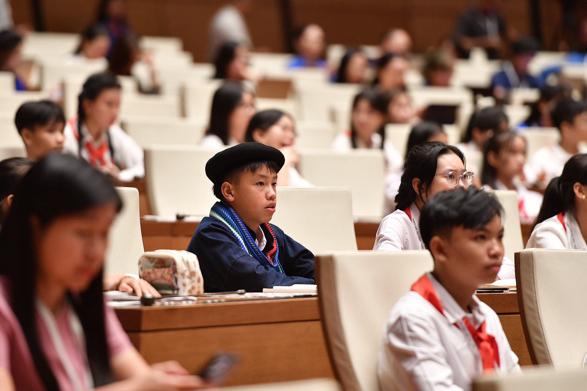 Đại biểu Thào Mí Phềnh từ huyện Mèo Vạc (tỉnh Hà Giang) là một trong những gương mặt đặc biệt, tuy nhỏ tuổi nhưng có thành tích nổi bật tại Câu lạc bộ Thủ lĩnh của sự thay đổi huyện Mèo Vạc.