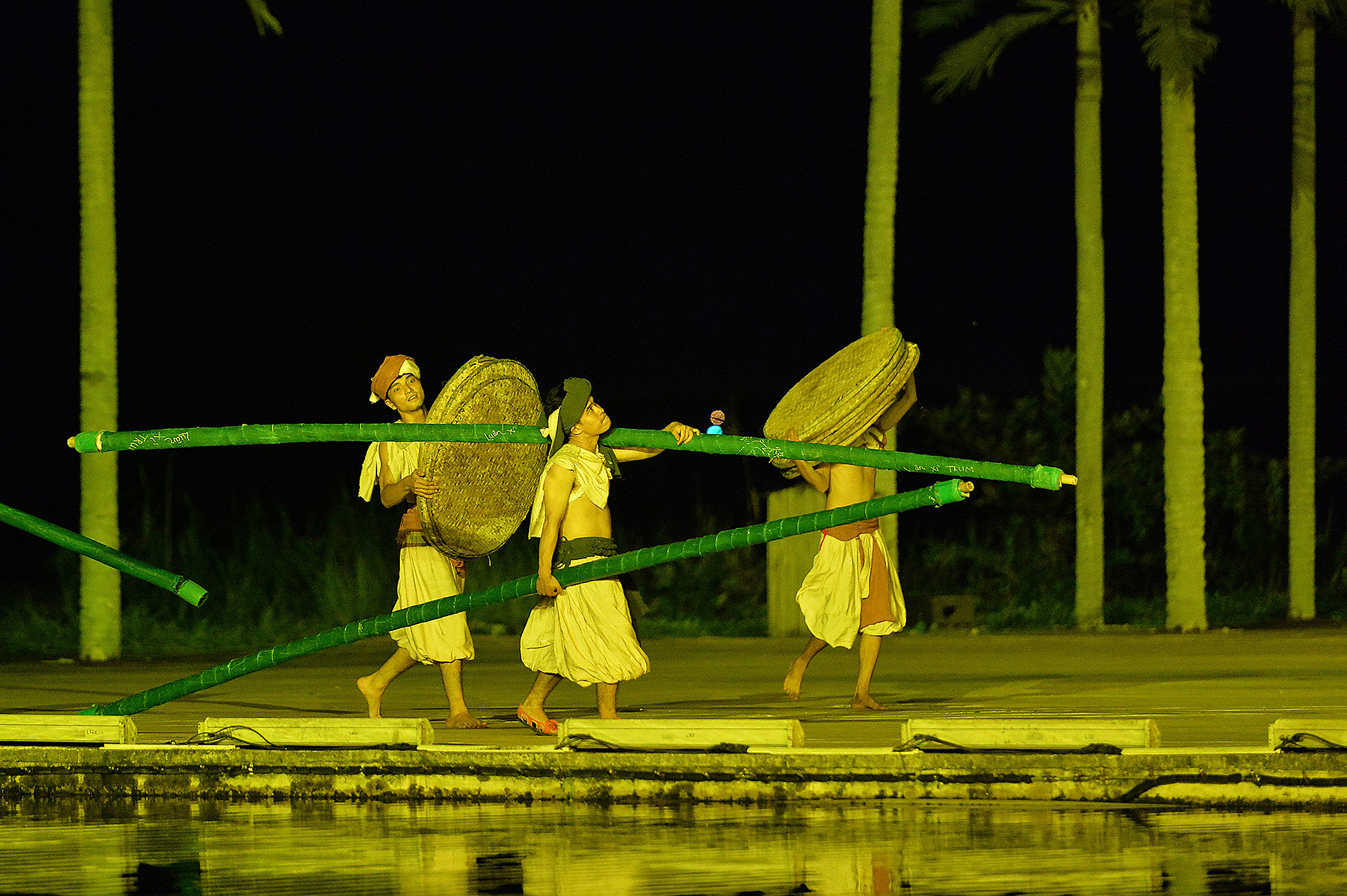 Sự sống nơi đây bắt nguồn từ những thứ nguyên liệu vô cùng quen thuộc: cây tre.
