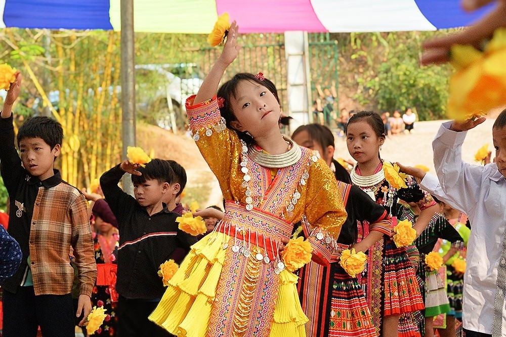 Tự tin thể hiện những giai điệu hồn nhiên, rực rỡ màu sắc.