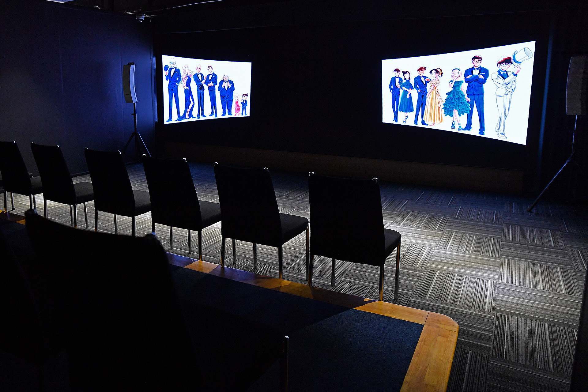 Cuối Triển lãm là một rạp phim mini, nơi người hâm mộ chàng thám tử bị teo nhỏ Edogawa Conan - Shinichi Kudo có thể thưởng thức clip ngắn về loạt truyện. Theo tiết lộ của một thành viên Ban tổ chức Triển lãm, đây là một clip chưa từng được công bố ở Việt Nam.