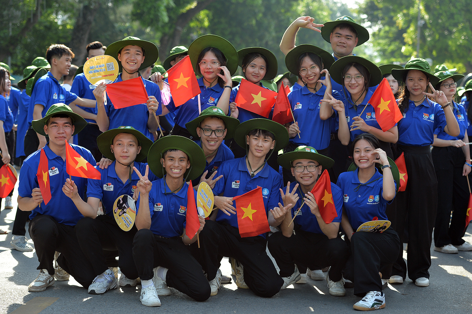 Các tình nguyện viên hào hứng trước giờ lên đường. Các tình nguyện viên hào hứng trước giờ lên đường.