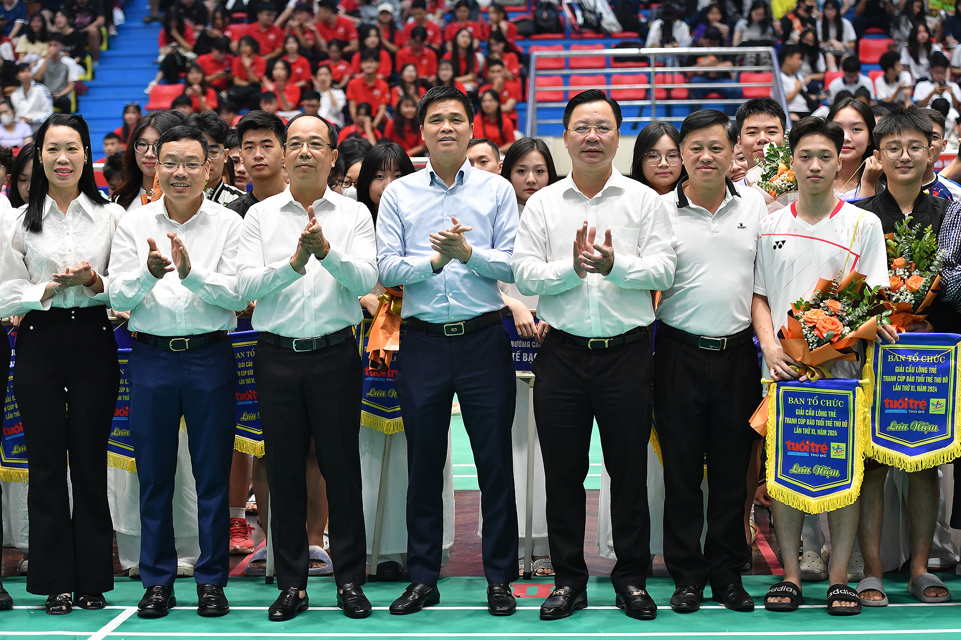 Sáng 6/10, tại Hà Nội, diễn ra Lễ khai mạc Giải Cầu lông trẻ tranh Cúp Báo Tuổi trẻ Thủ đô lần thứ XI, năm 2024, nhằm kỷ niệm 70 năm Ngày Giải phóng Thủ đô (10/10/1954-10/10/2024), chào mừng Đại hội đại biểu Hội Liên hiệp Thanh niên Việt Nam thành phố Hà Nội lần thứ VII. Sáng 6/10, tại Hà Nội, diễn ra Lễ khai mạc Giải Cầu lông trẻ tranh Cúp Báo Tuổi trẻ Thủ đô lần thứ XI, năm 2024, nhằm kỷ niệm 70 năm Ngày Giải phóng Thủ đô (10/10/1954-10/10/2024), chào mừng Đại hội đại biểu Hội Liên hiệp Thanh niên Việt Nam thành phố Hà Nội lần thứ VII.