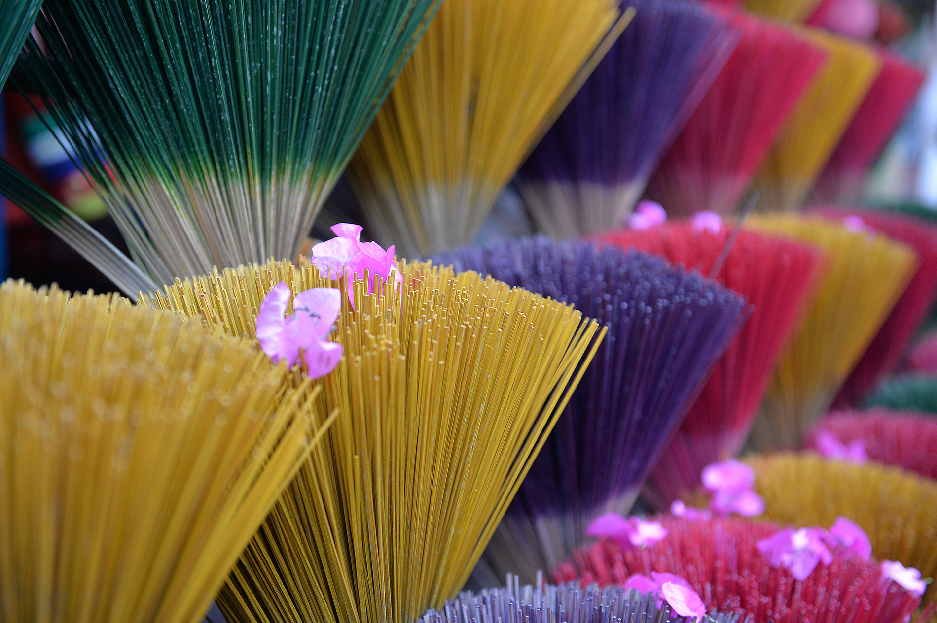 Những bó "hoa tre" ở làng nghề Thủy Xuân.