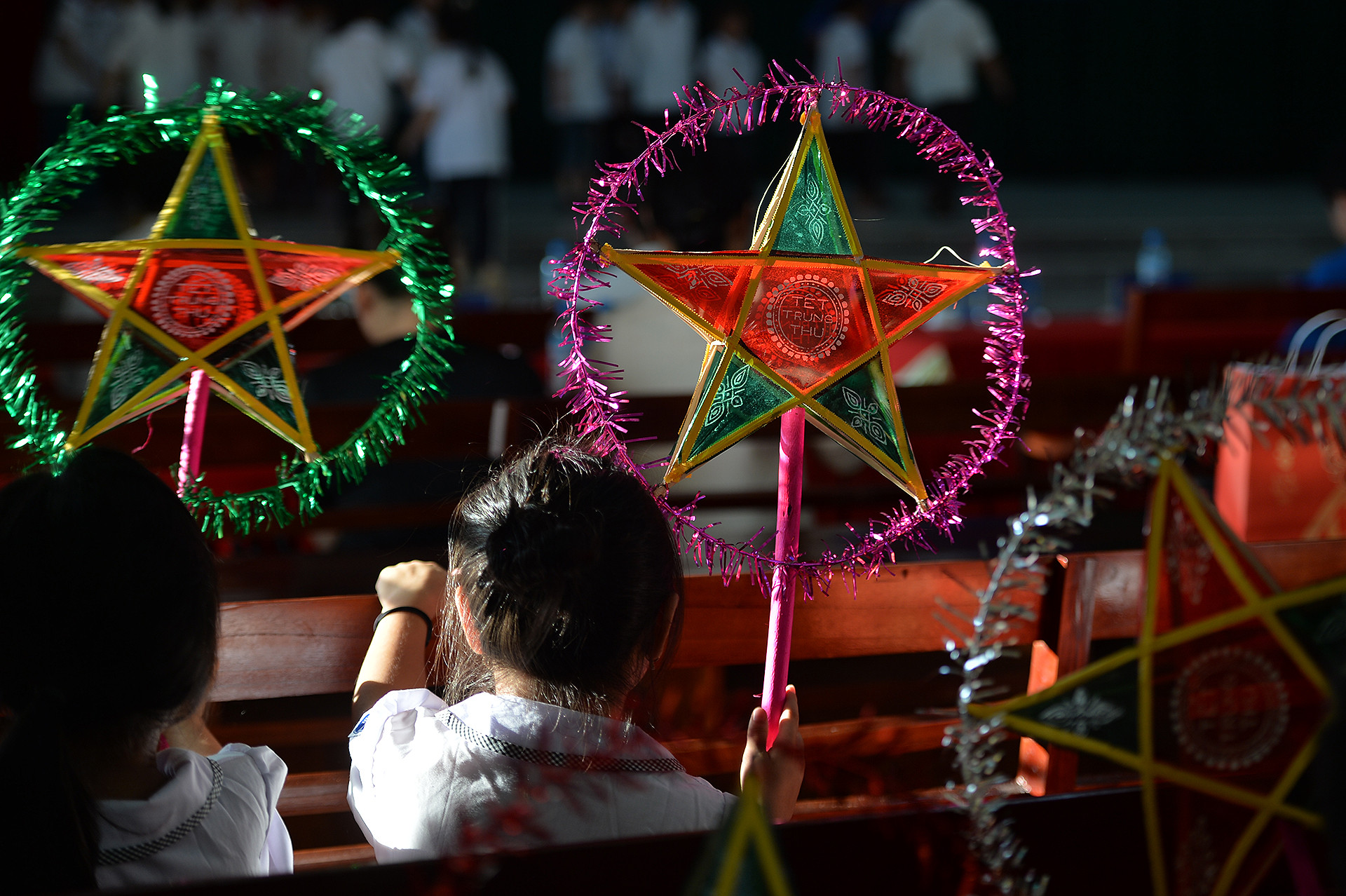 Có những em đã mất toàn bộ nhà cửa, thậm chí trở thành trẻ mồ côi, không nơi nương tựa.