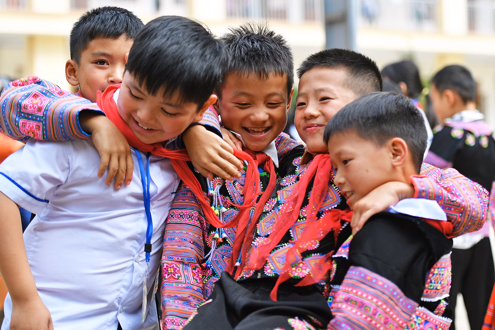 Được biết, cô Vì Thị Hằng và các giáo viên tiêu biểu kể trên sẽ tham gia chuỗi hoạt động trong khuôn khổ Chương trình "Chia sẻ cùng thầy cô" năm 2024 vào các ngày 14 và 15/11 tới đây tại Thủ đô Hà Nội.