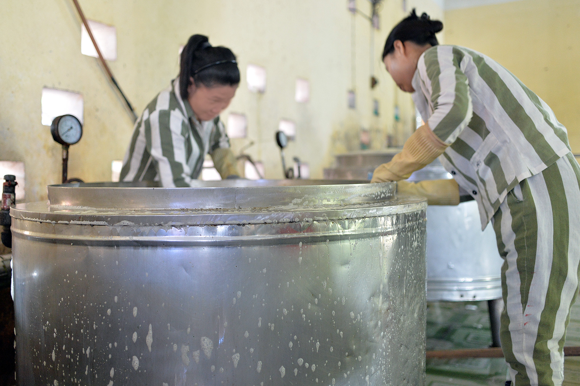 Sau khi hoàn thành bữa ăn, mọi dụng cụ, trang thiết bị nấu nướng đều được vệ sinh, thau rửa kỹ lưỡng.