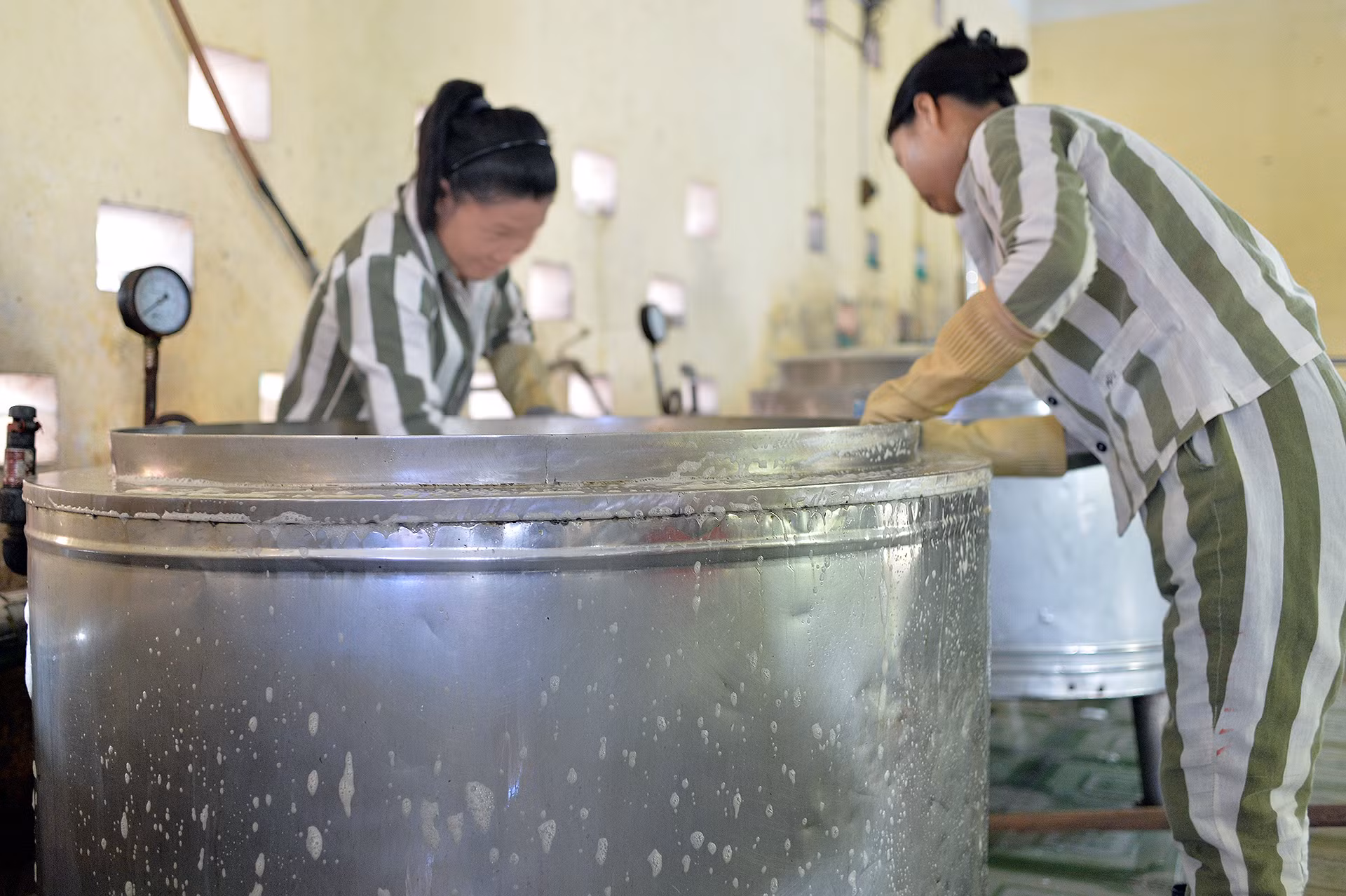 Sau khi hoàn thành bữa ăn, mọi dụng cụ, trang thiết bị nấu nướng đều được vệ sinh, thau rửa kỹ lưỡng.