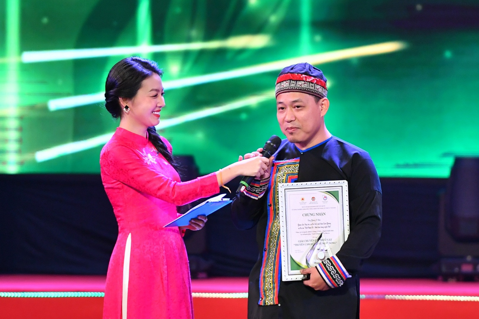 Chương trình giao lưu với "nhân vật truyền cảm hứng" tại buổi lễ. Chương trình giao lưu với "nhân vật truyền cảm hứng" tại buổi lễ.