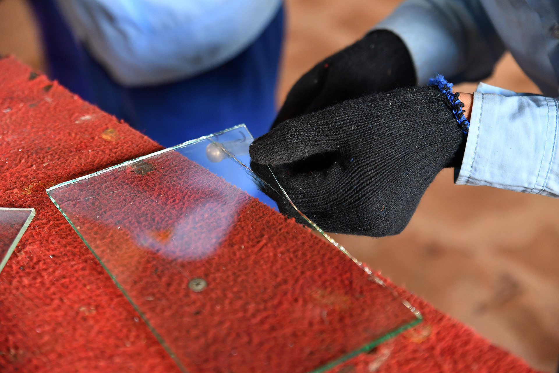 Với quyết tâm đó, Đại úy Lượng không ngừng đổi mới phương pháp giảng dạy, nghiên cứu sâu về tâm lý trẻ vị thành niên để xây dựng giáo án phù hợp hơn mỗi ngày. Bên cạnh những kiến thức, kỹ năng trên lớp, anh còn thường xuyên trao đổi, động viên, nắm bắt tâm tư, hoàn cảnh của từng học sinh.