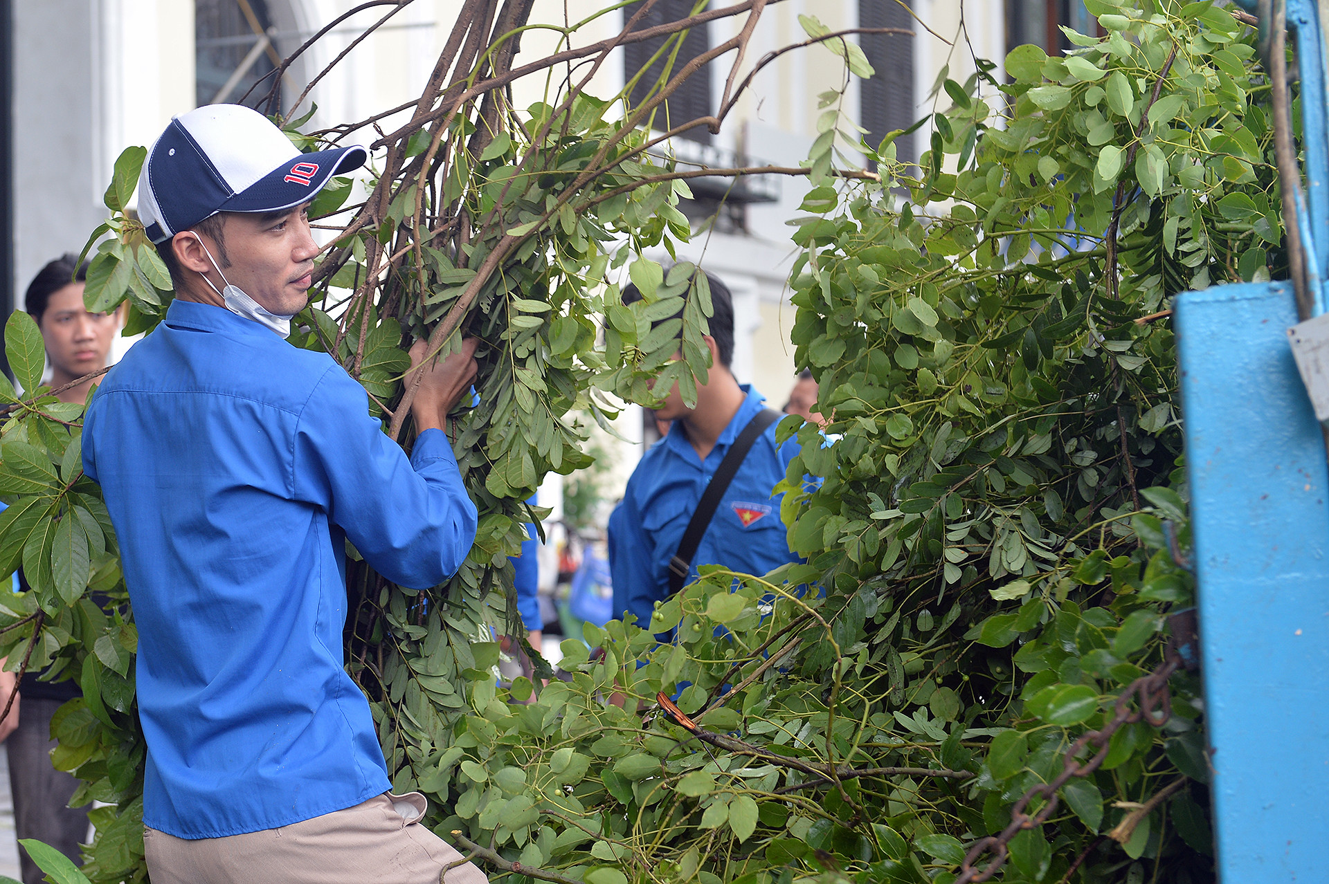 Theo Bí thư Quận đoàn Hoàn Kiếm Trần Kim Huyền, công tác phối hợp với các lực lượng chức năng xử lý hậu quả của bão số 3 trên địa bàn quận đã được triển khai từ ngày 10/9.