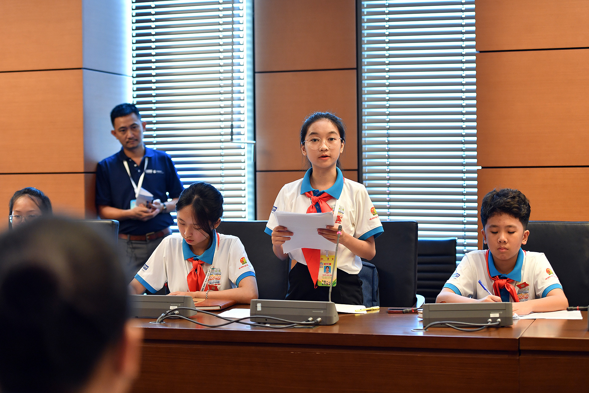 Đối với chủ đề “Phòng, chống tác hại của thuốc lá, chất kích thích, nhất là trong môi trường học đường”, các đại biểu đã đề ra nhiều giải pháp như phối hợp quản lý giữa nhà trường và các cơ quan chức năng, tăng cường tuyên truyền trong cả gia đình và học sinh.