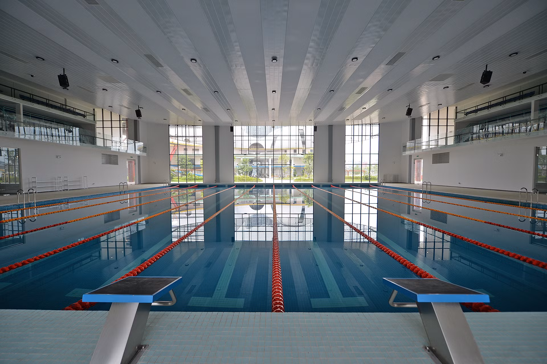 Theo thiết kế, khu B bao gồm các hạng mục: văn phòng, phòng học, nhà thi đấu thể thao, tháp thiên văn và thư viện. Trong ảnh là khu vực bể bơi thuộc chùm hạng mục nhà thi đấu thể thao. Theo thiết kế, khu B bao gồm các hạng mục: văn phòng, phòng học, nhà thi đấu thể thao, tháp thiên văn và thư viện. Trong ảnh là khu vực bể bơi thuộc chùm hạng mục nhà thi đấu thể thao.