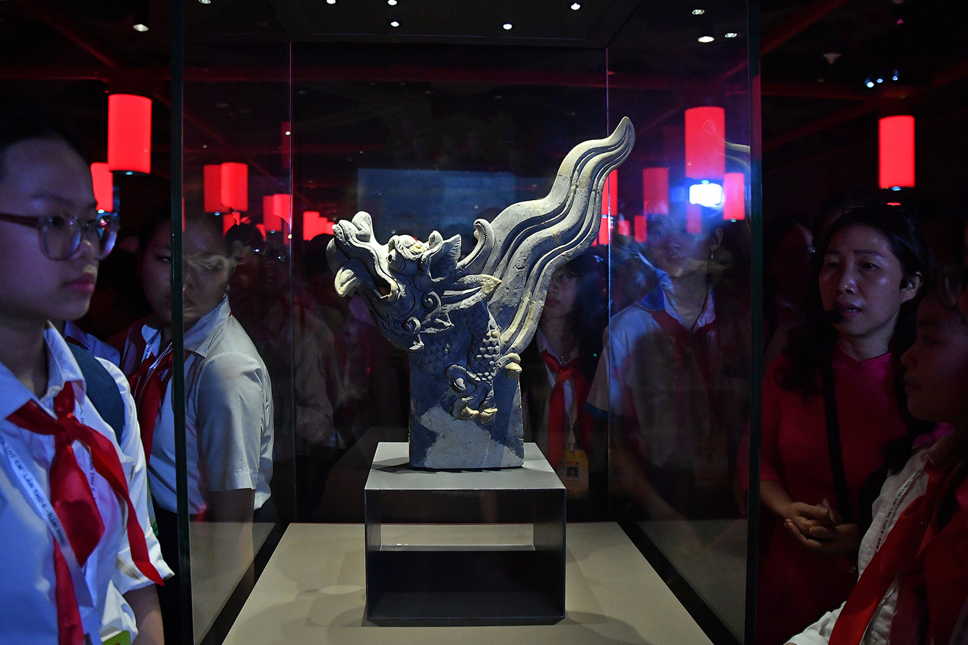 Tham quan khu trưng bày, đại biểu Hà Phan Bách Hợp (tỉnh Khánh Hòa), giữ vai trò Phó Chủ tịch Quốc hội giả định tại Phiên họp, chia sẻ: Đây là những trải nghiệm đặc biệt, đã góp phần khơi gợi niềm tự hào dân tộc, đam mê tìm hiểu lịch sử nước nhà trong mỗi đại biểu. Tham quan khu trưng bày, đại biểu Hà Phan Bách Hợp (tỉnh Khánh Hòa), giữ vai trò Phó Chủ tịch Quốc hội giả định tại Phiên họp, chia sẻ: Đây là những trải nghiệm đặc biệt, đã góp phần khơi gợi niềm tự hào dân tộc, đam mê tìm hiểu lịch sử nước nhà trong mỗi đại biểu.