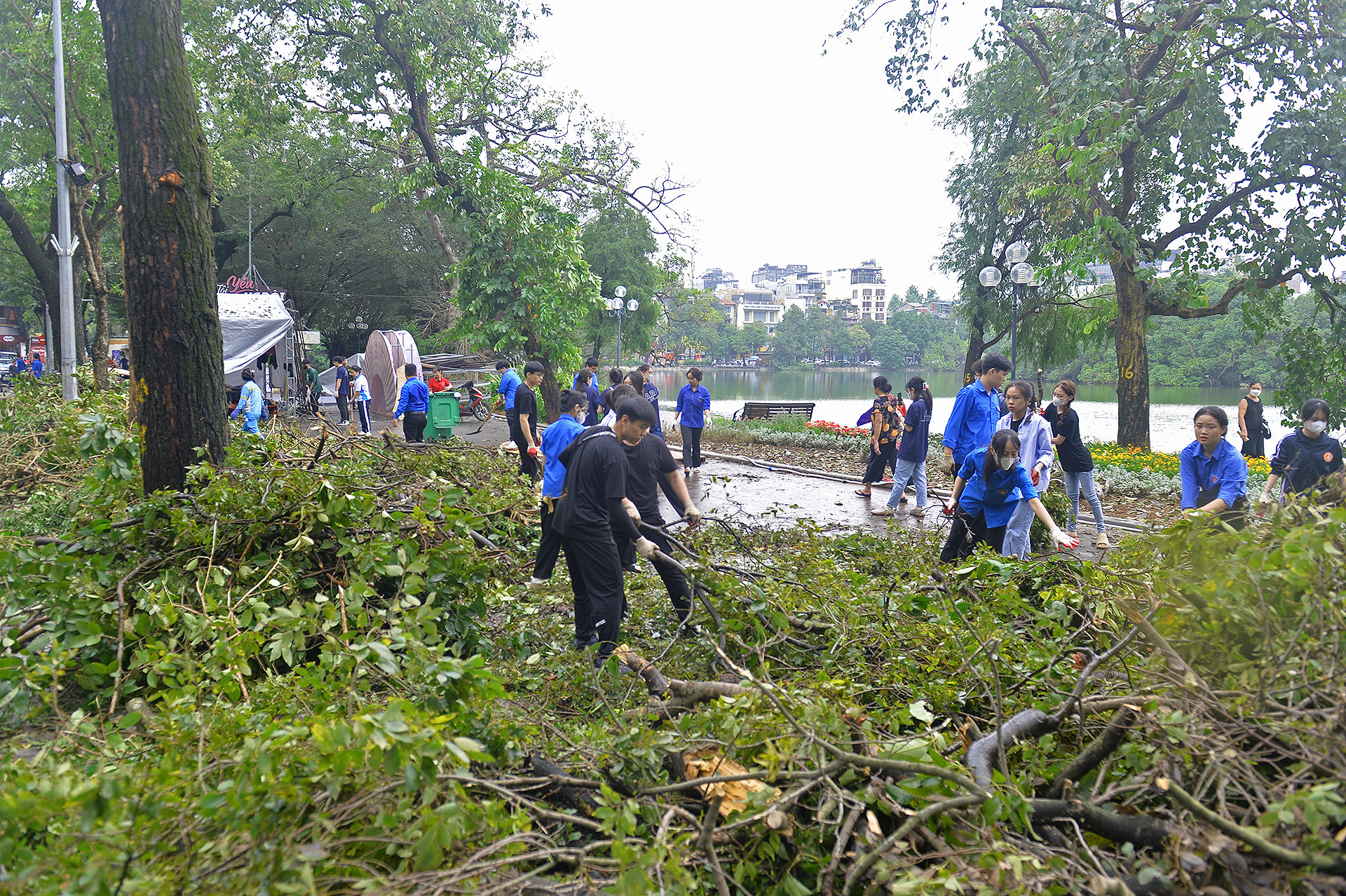 Do đó, các tình nguyện viên sẽ mang trên mình những màu áo khác nhau. Tuy nhiên, tất cả cùng chung tinh thần xung kích, tiên phong vì Thủ đô sáng, xanh, sạch, đẹp.