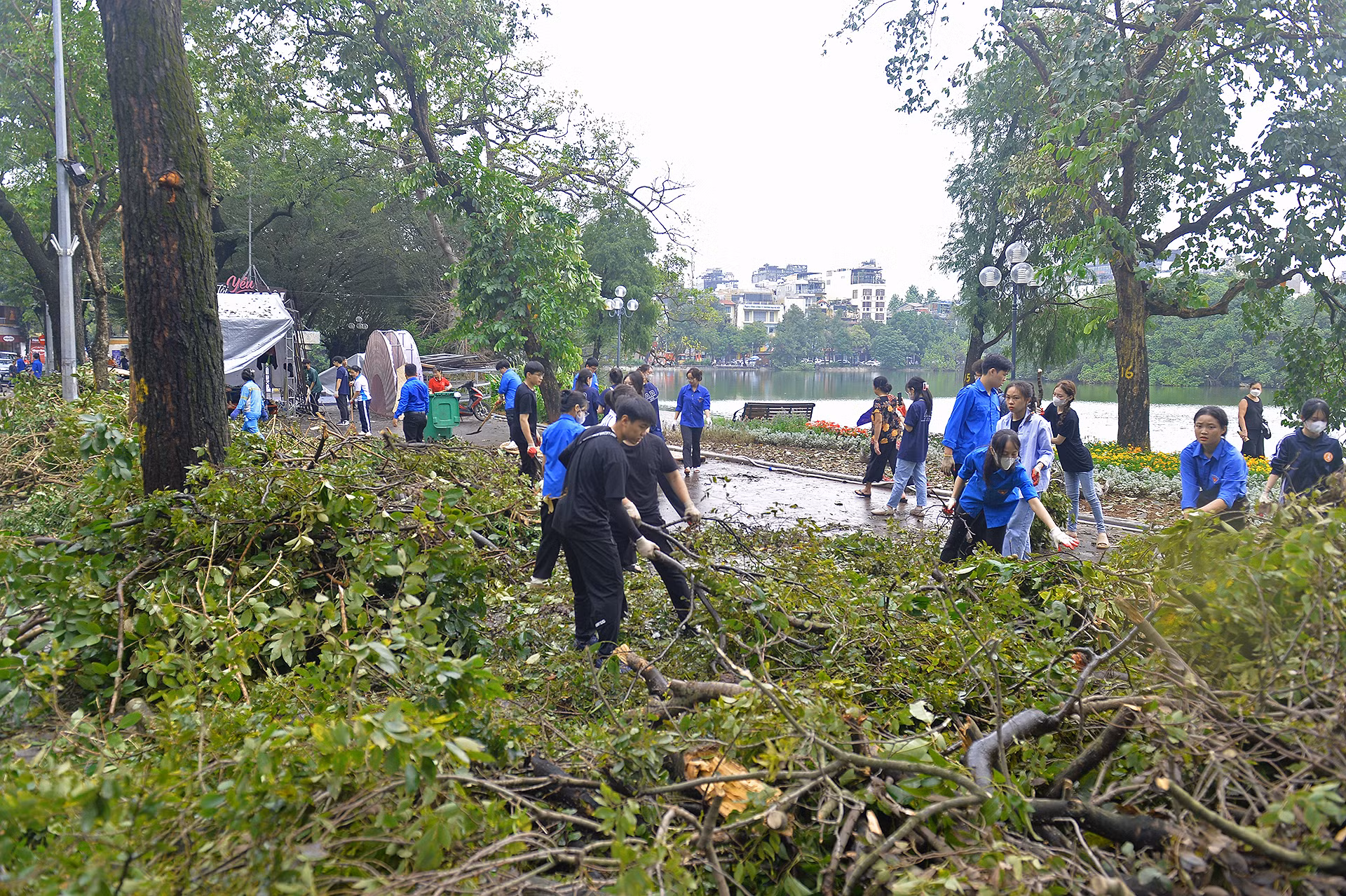 Do đó, các tình nguyện viên sẽ mang trên mình những màu áo khác nhau. Tuy nhiên, tất cả cùng chung tinh thần xung kích, tiên phong vì Thủ đô sáng, xanh, sạch, đẹp.