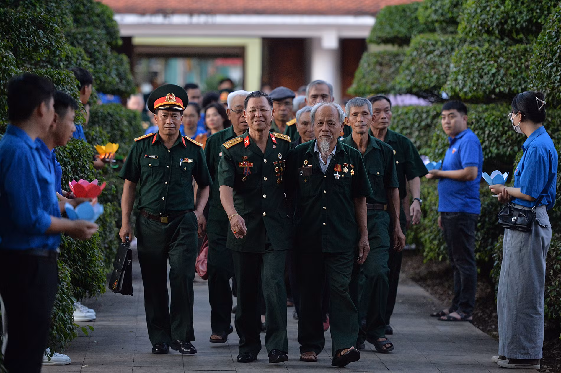 Đông đảo cựu chiến binh có mặt tại chương trình từ sớm.
