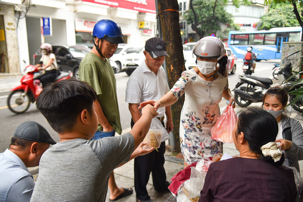 [Ảnh] Tất bật làm cơm rượu nếp cho ngày Tết Đoan Ngọ ảnh 13