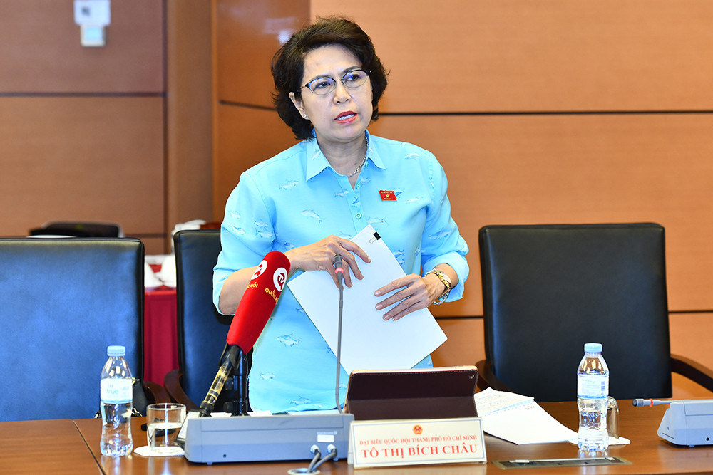 Đại biểu Quốc hội Thành phố Hồ Chí Minh Tô Thị Bích Châu phát biểu thảo luận về Dự án Luật sửa đổi, bổ sung một số điều của Luật Xuất cảnh, nhập cảnh của công dân Việt Nam và Luật Nhập cảnh, xuất cảnh, quá cảnh, cư trú của người nước ngoài tại Việt Nam.