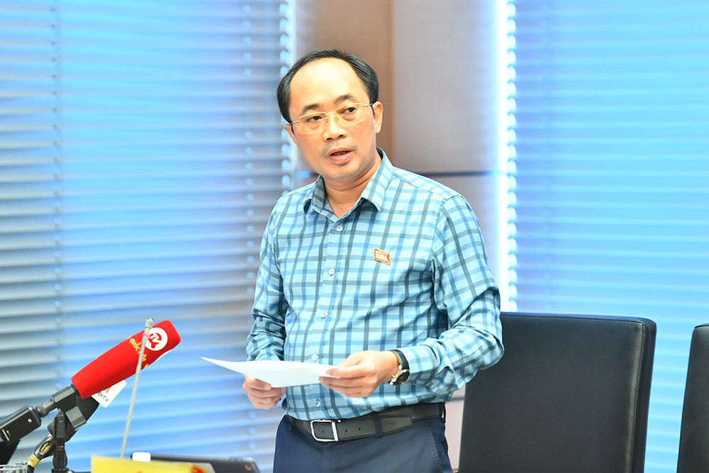 Đại biểu Quốc hội Lê Nhật Thành (Hà Nội) phát biểu thảo luận về Dự án Luật sửa đổi, bổ sung một số điều của Luật Công an nhân dân.